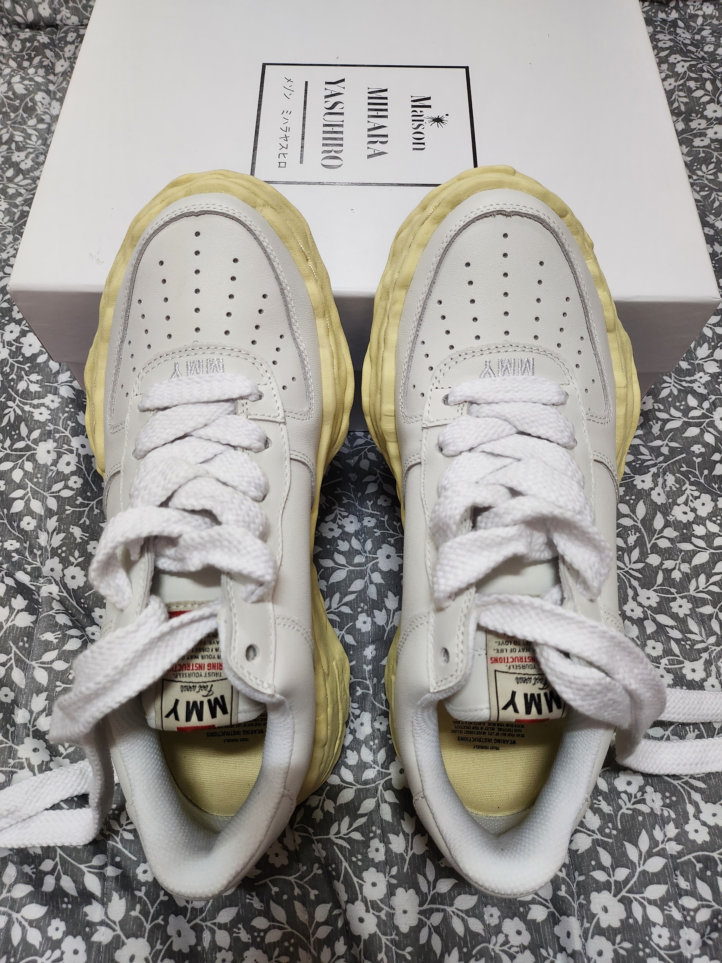 Maison Mihara Yasuhiro Wayne VL OG Sole Leather Low-top Sneakers White 착용 스타일 - 2