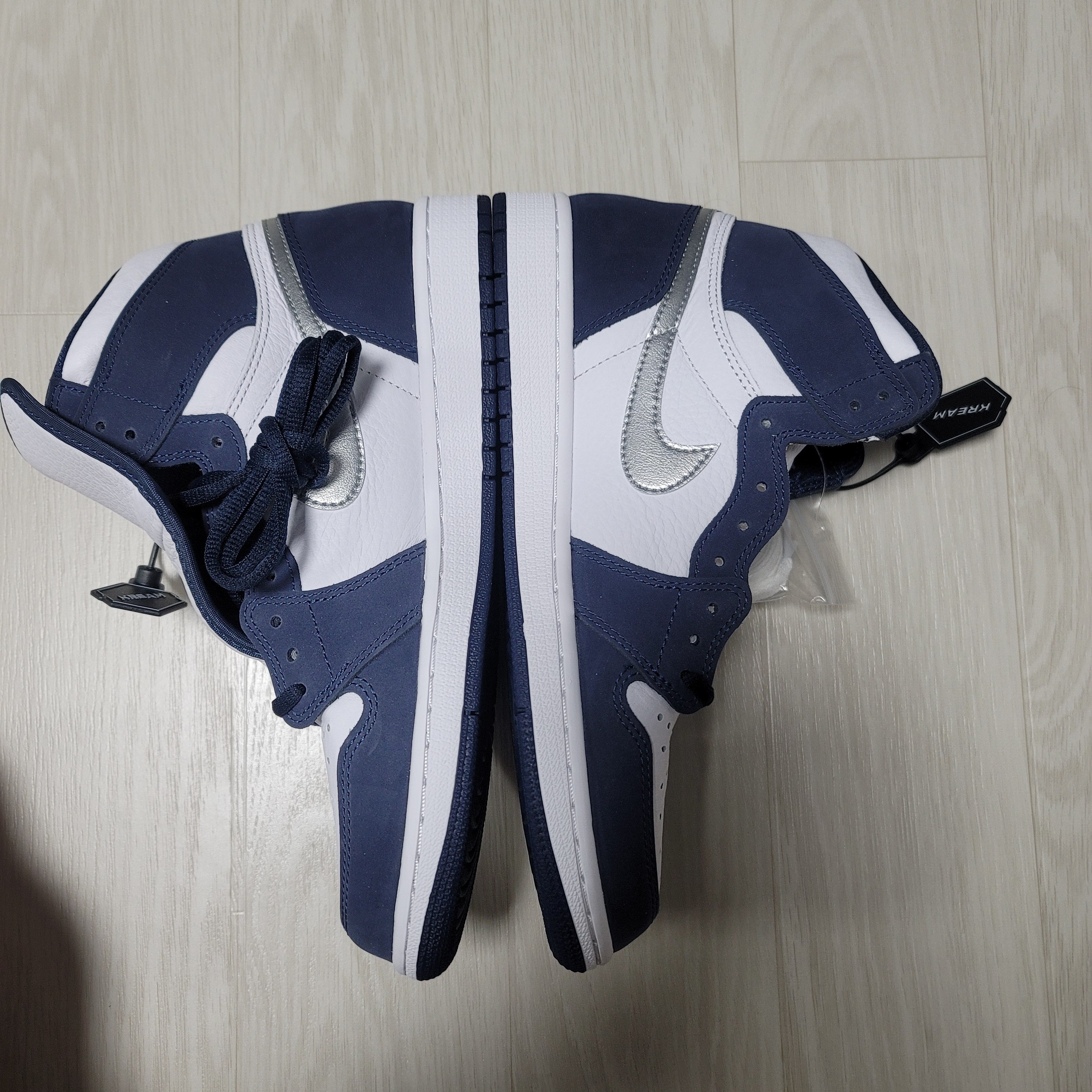 Jordan 1 Retro High OG CO.JP Midnight Navy 착용 스타일 - 4