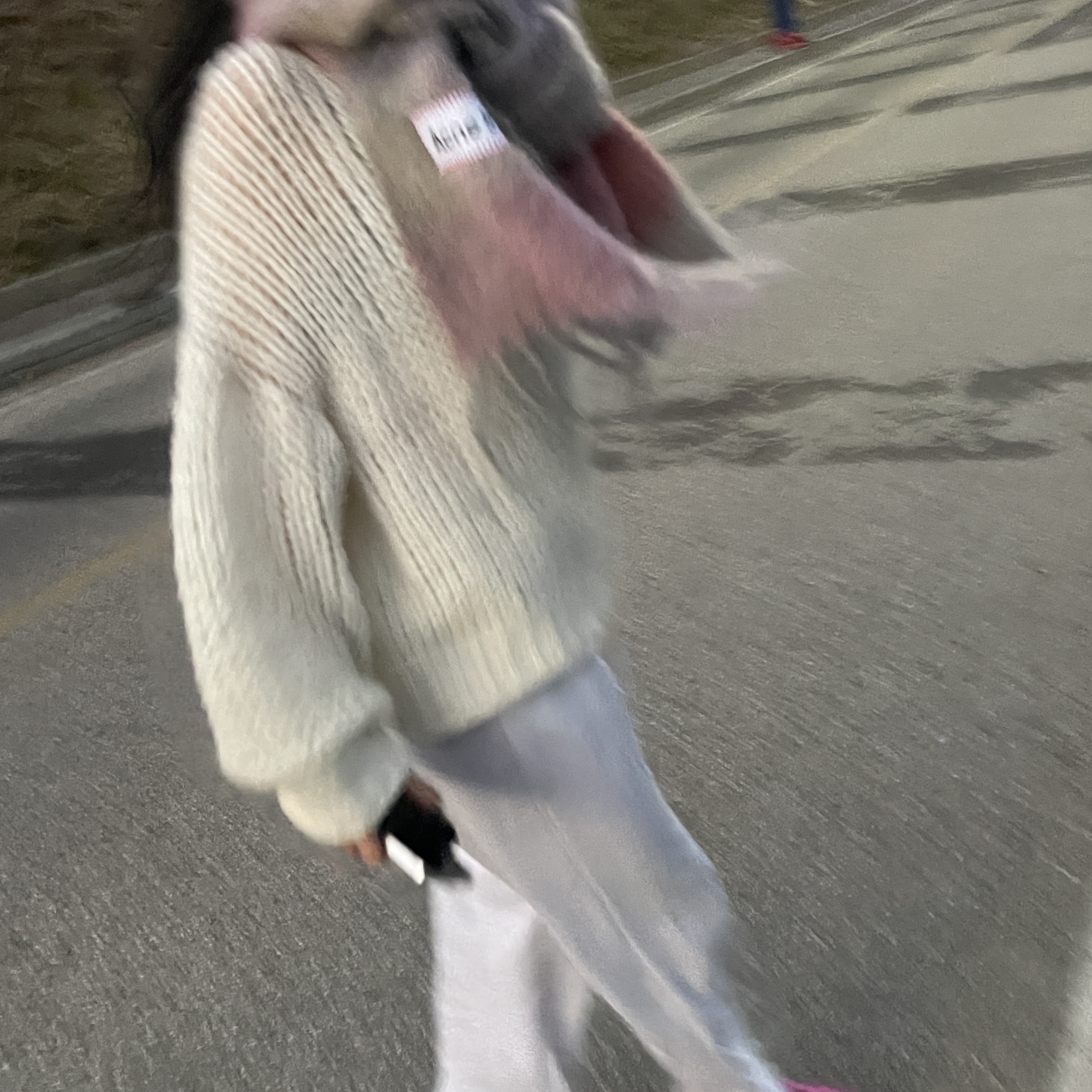 Acne Studios Mohair Check Muffler Fuchsia Lilac Pink 착용 스타일 - 1