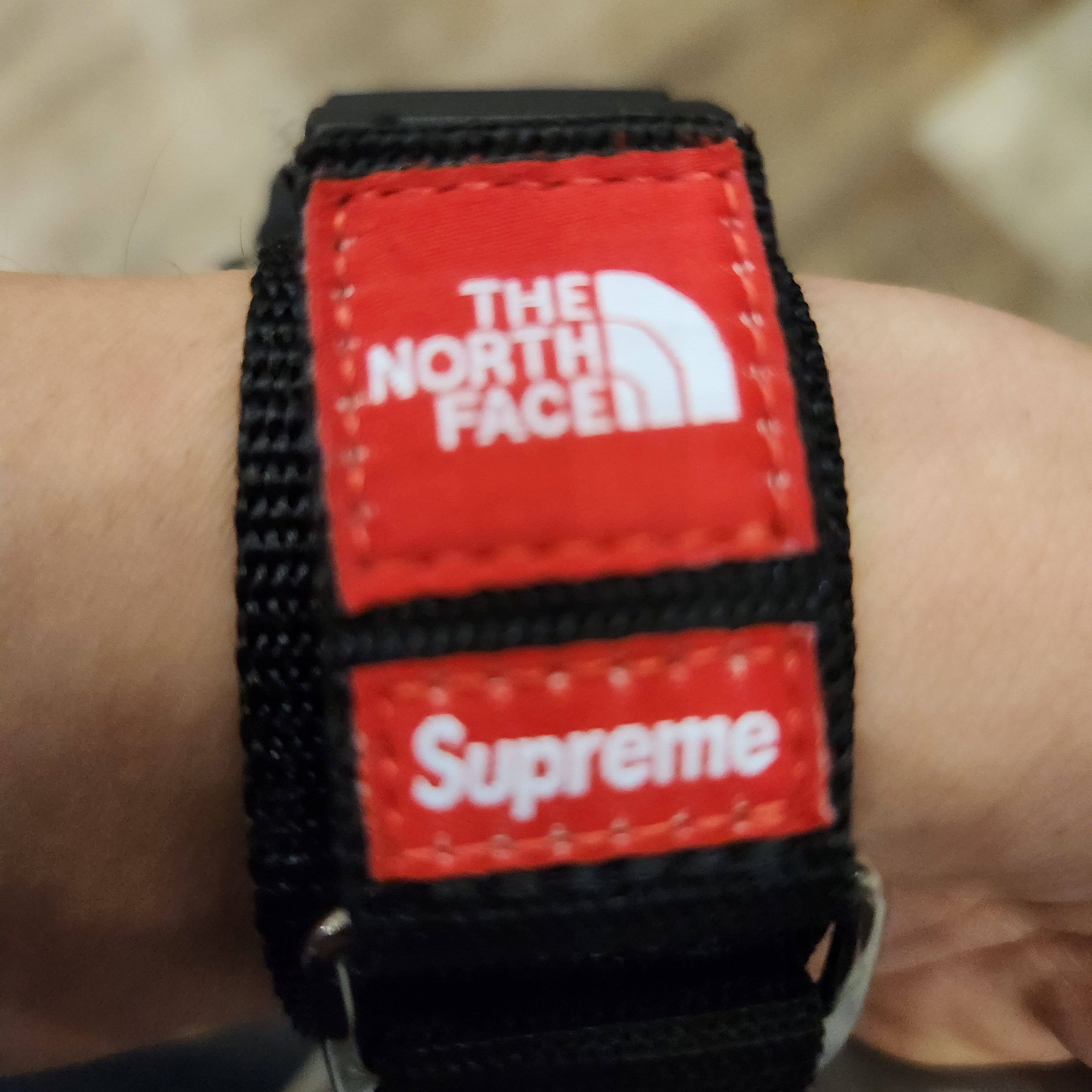 Casio G-Shock x Supreme x The North Face DW-6900 Black 착용 스타일 - 2