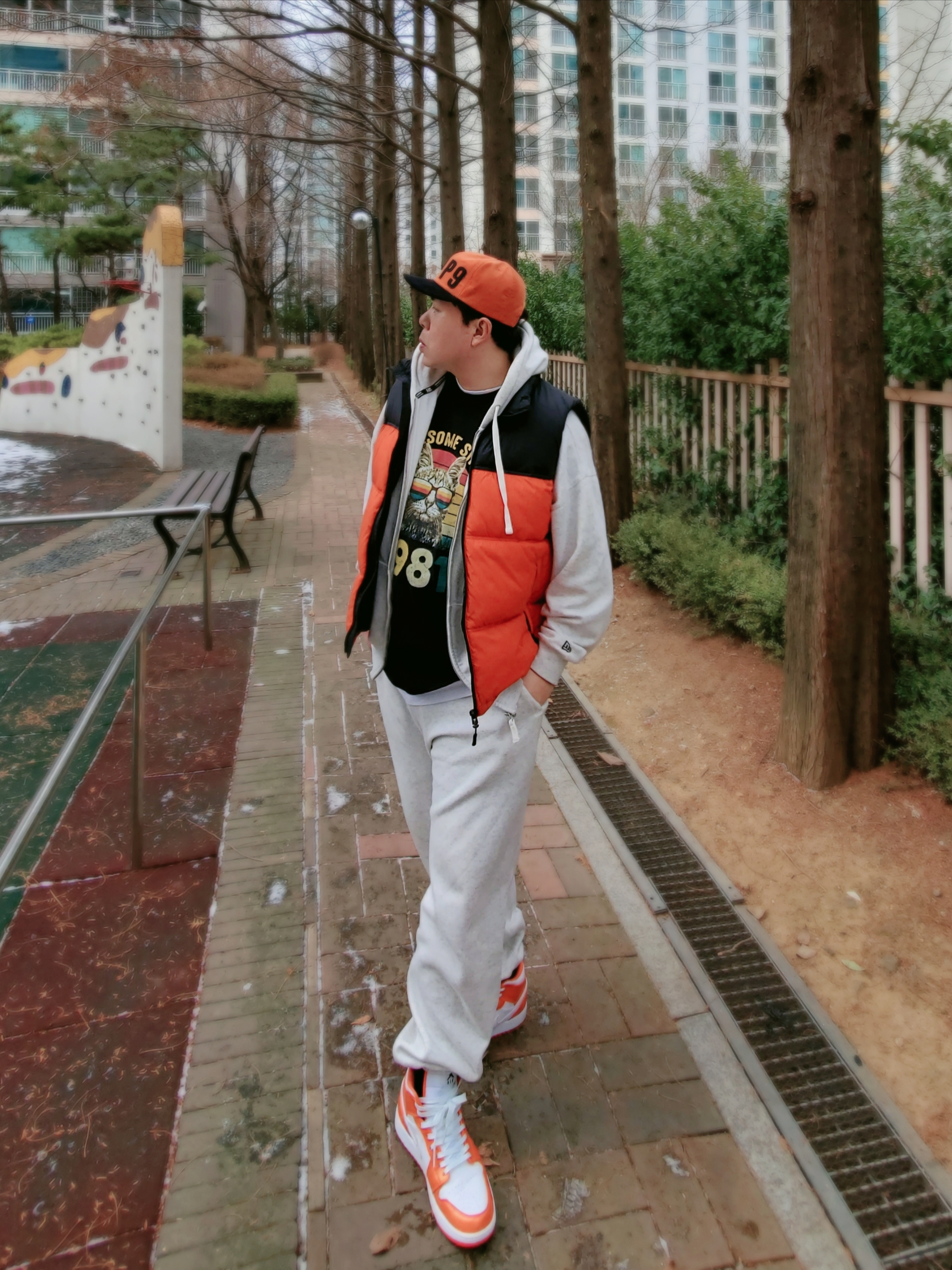 Jordan 1 Mid SE Electro Orange 착용 스타일 - 1