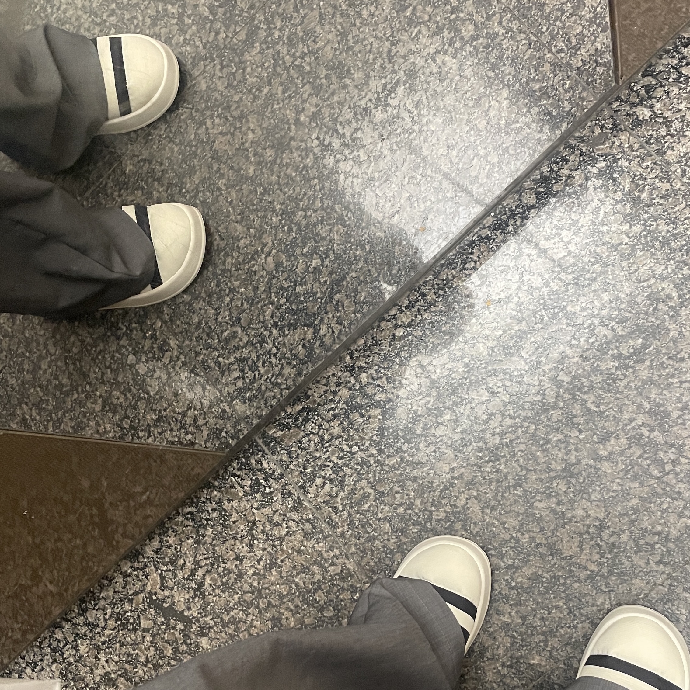 Adidas Puffylette Off White 착용 스타일 - 4