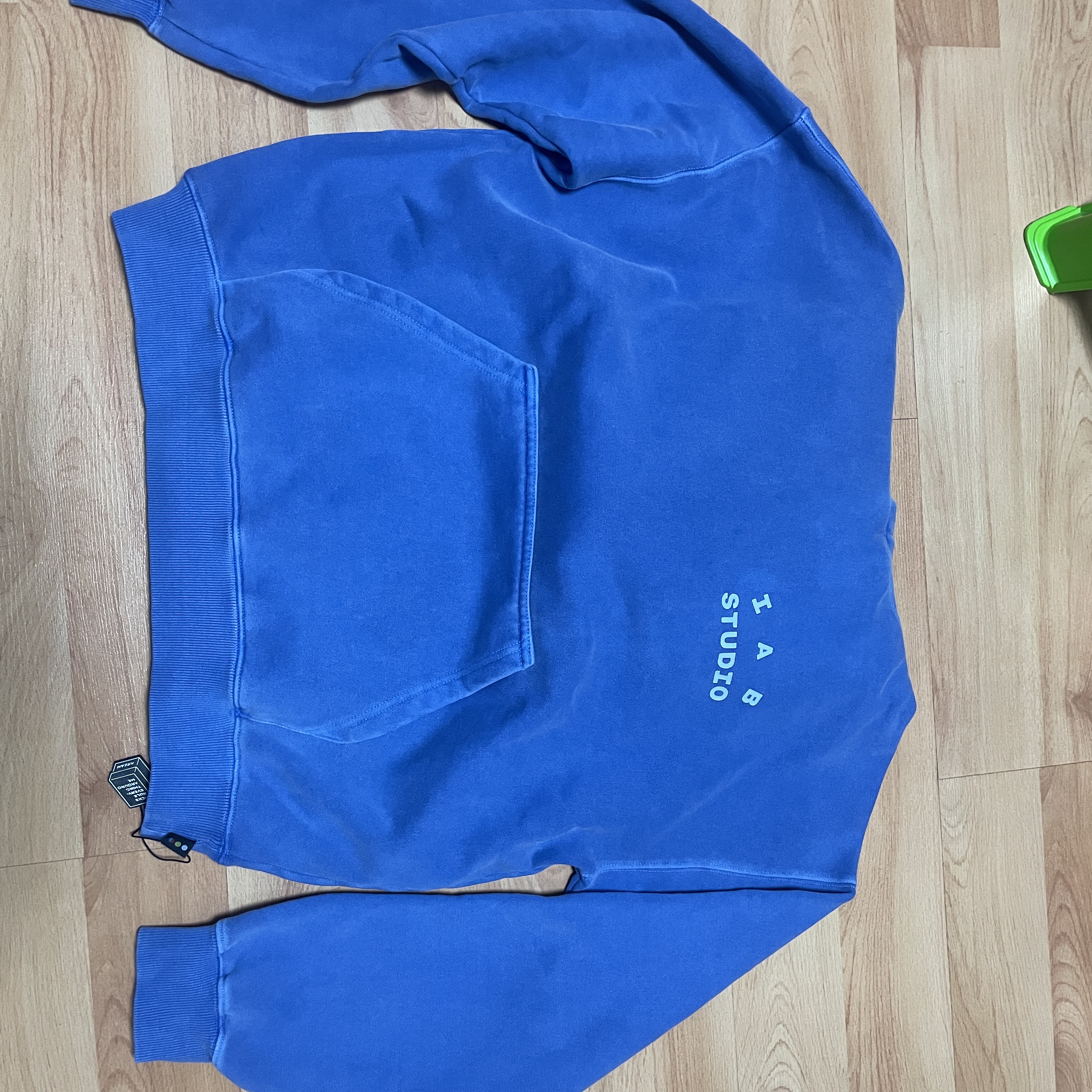 IAB Studio Pigment Hoodie Royal Blue - 22FW 착용 스타일