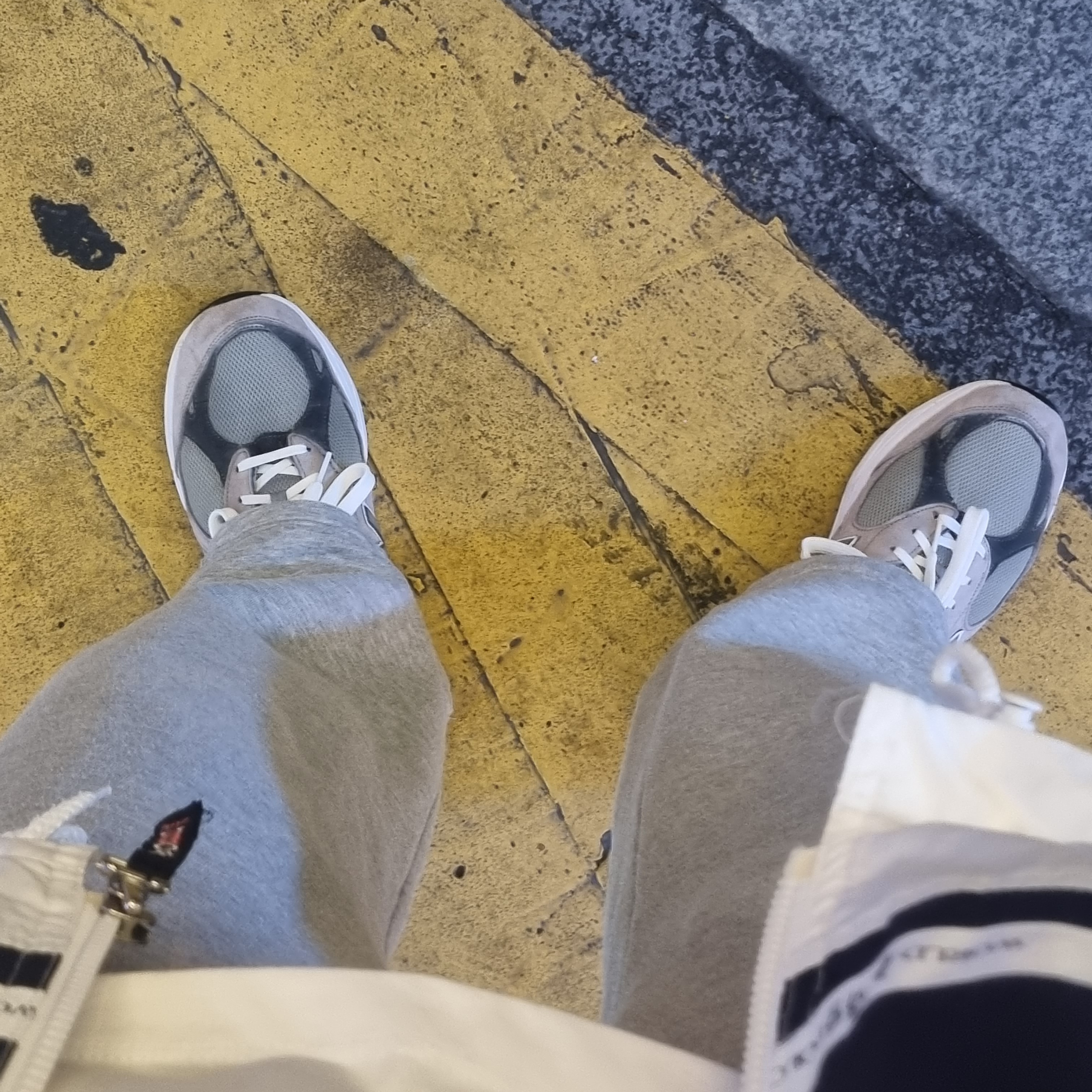 New Balance 990v3 Made in USA Grey - D Standard 착용 스타일 - 1