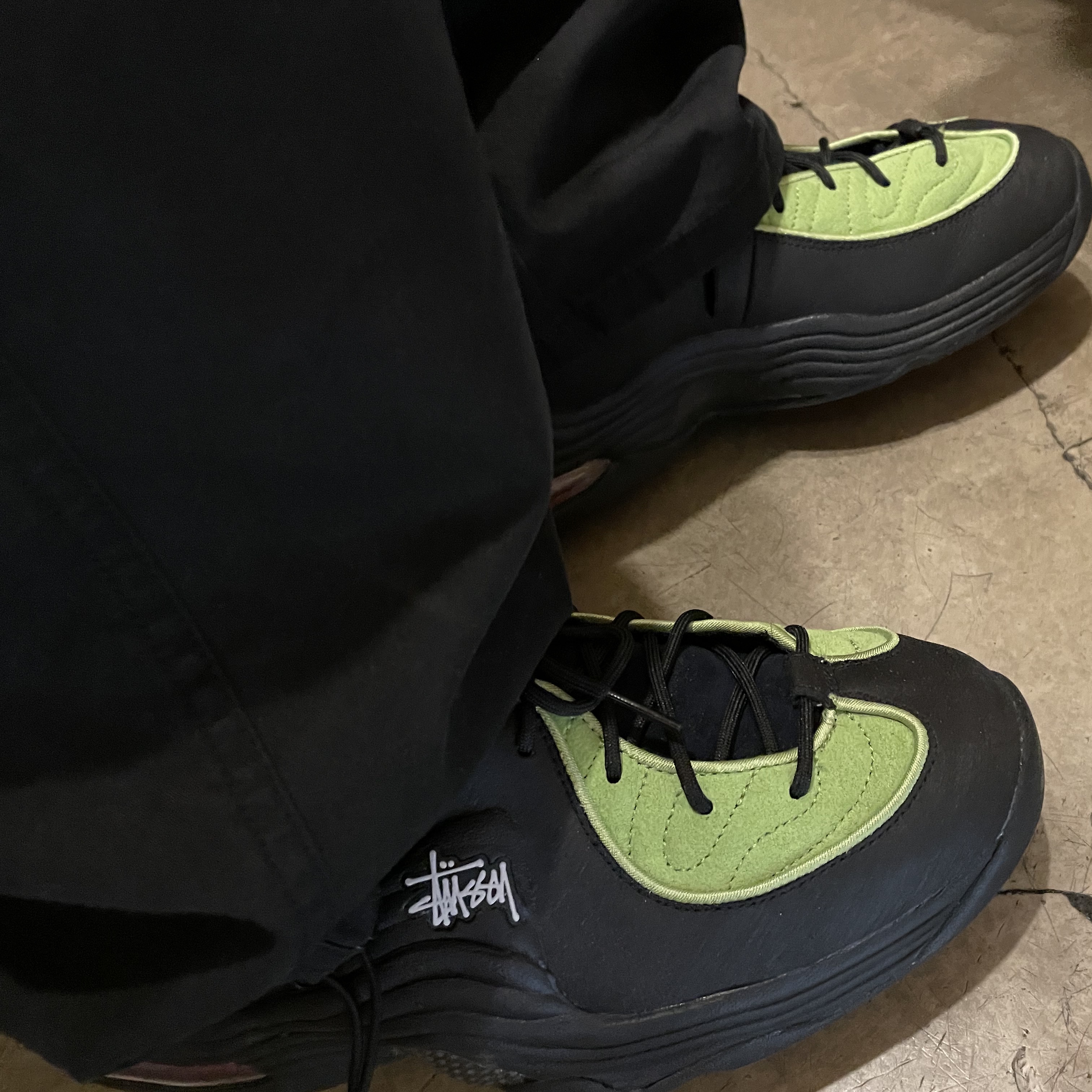 Nike x Stussy Air Penny II Vivid Green and Black 착용 스타일 - 2