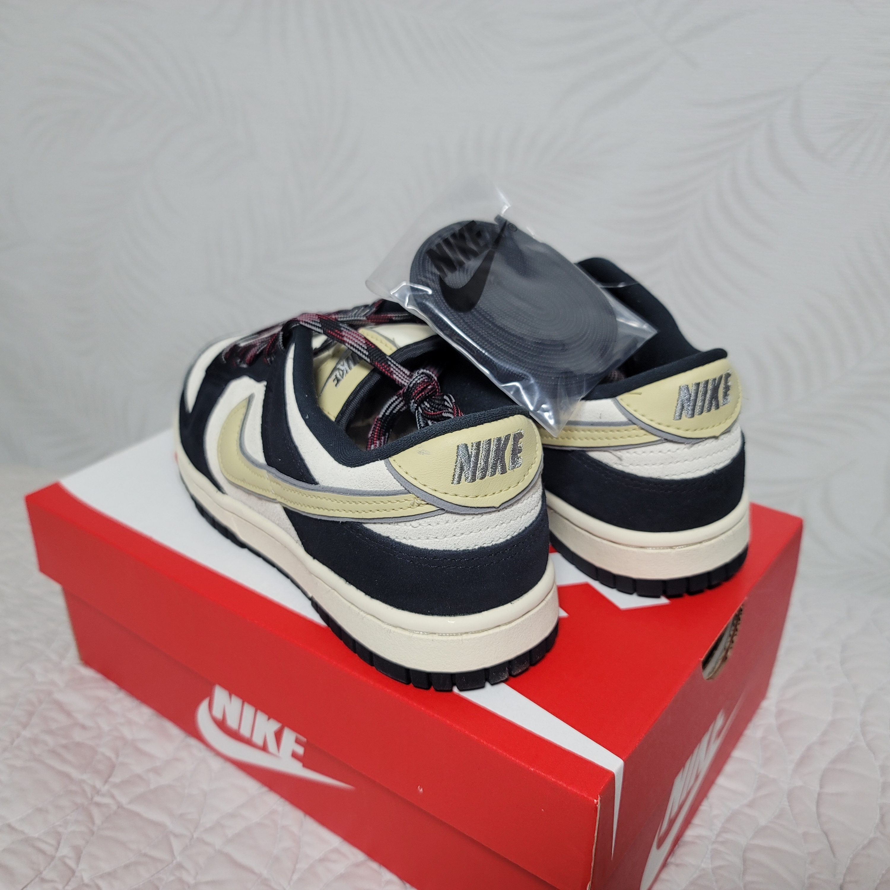 (W) Nike Dunk Low LX Black Suede 착용 스타일 - 2