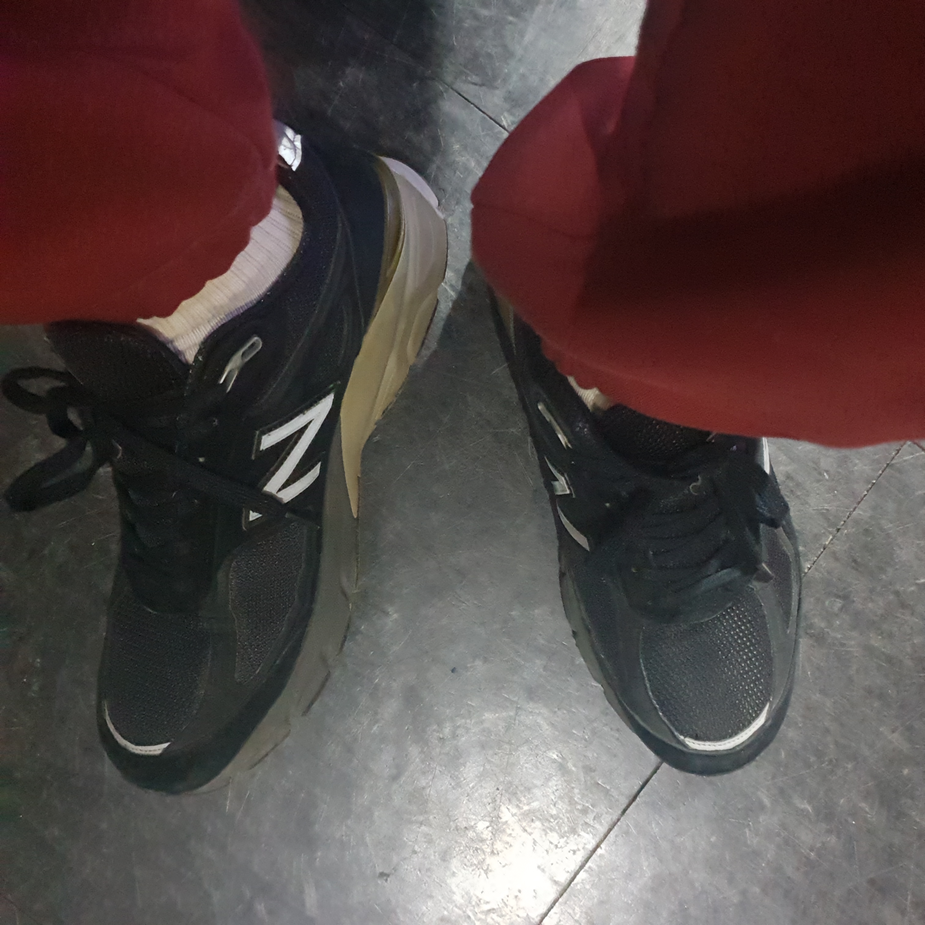New Balance 990v4 Made in USA Black Silver - D Standard 착용 스타일