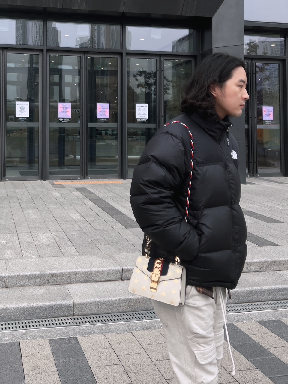 The North Face 1996 Eco Nuptse Jacket Black, Jordan 1 x Travis Scott x Fragment Retro Low OG SP Military Blue 착용 스타일 - 2