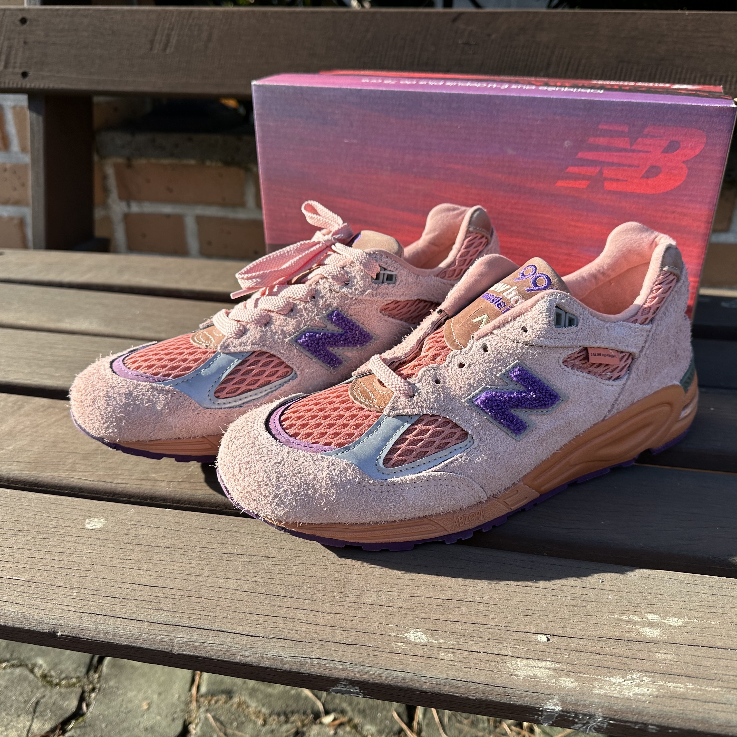 New Balance x Salehe Bembury 990v2 Made in USA Misty Rose 착용 스타일