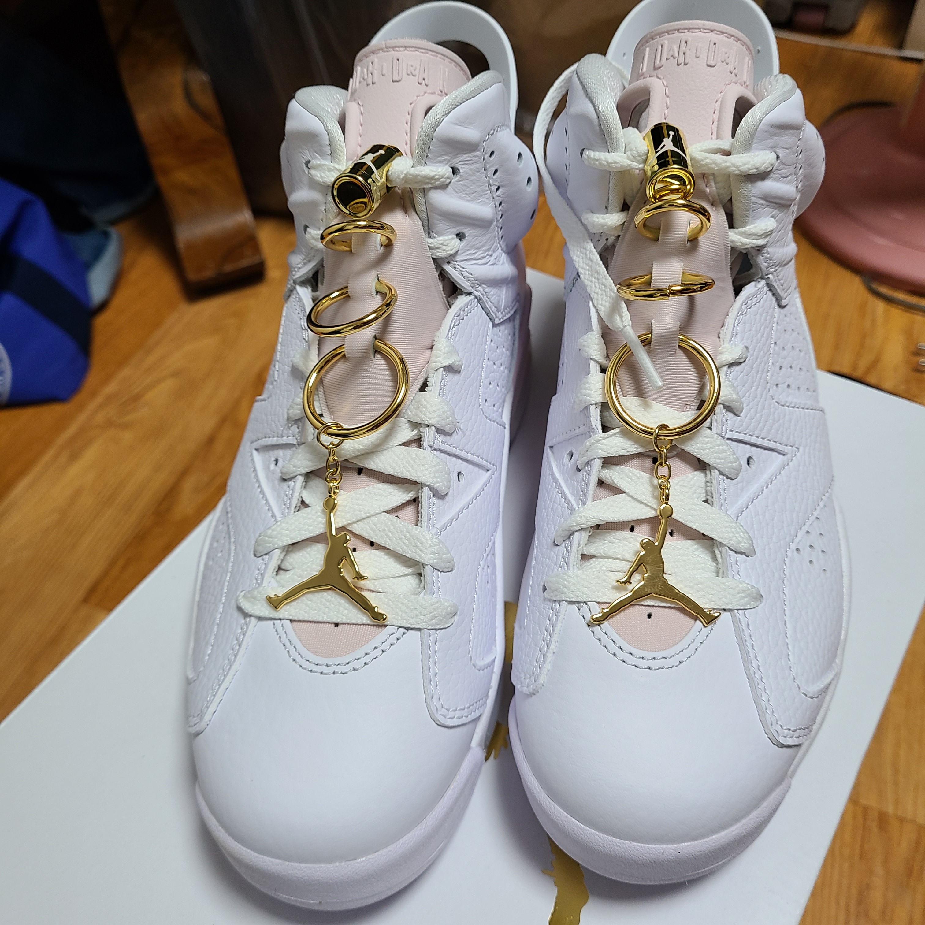 (W) Jordan 6 Retro Gold Hoops 착용 스타일 - 2