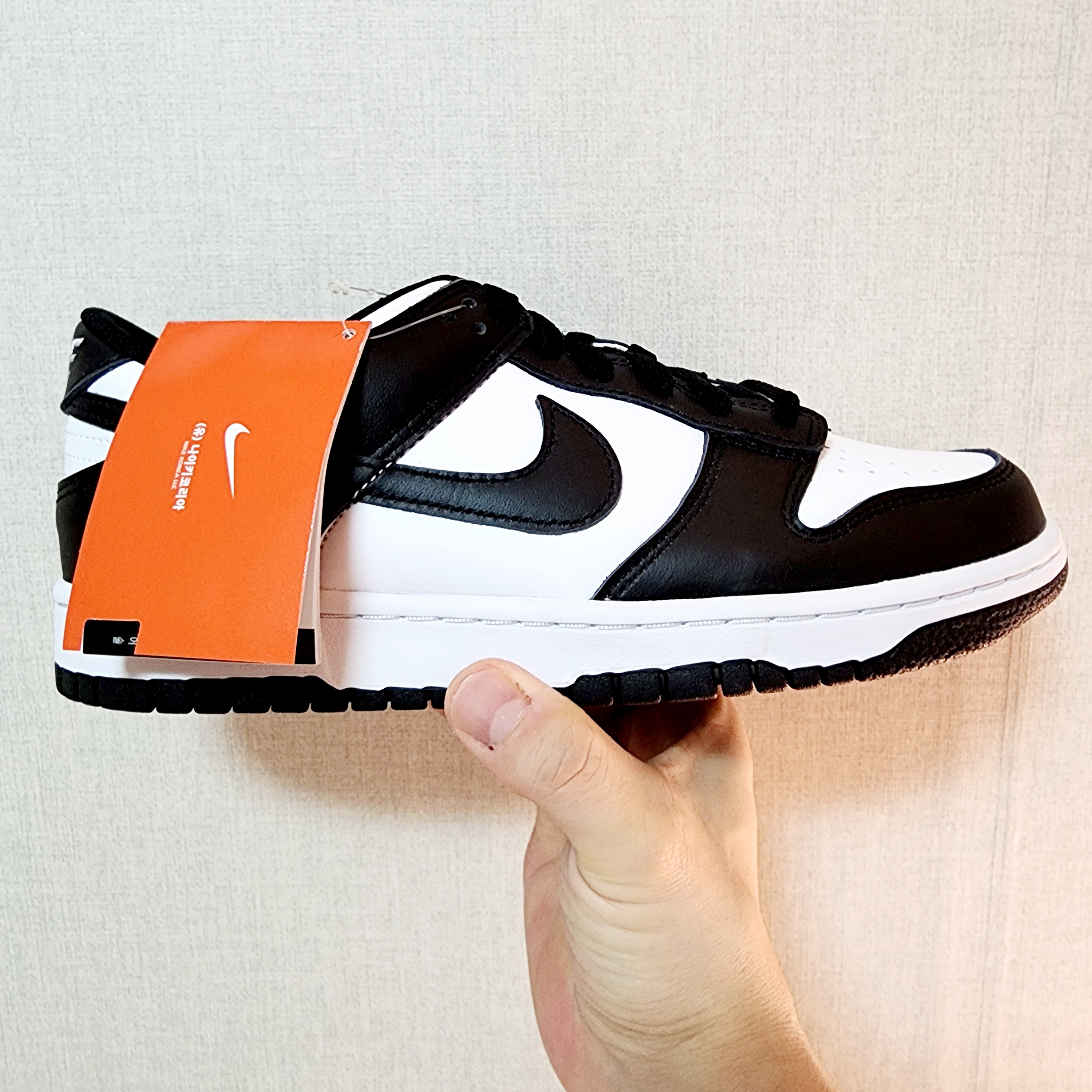 Nike Dunk Low Retro Black 착용 스타일 - 2