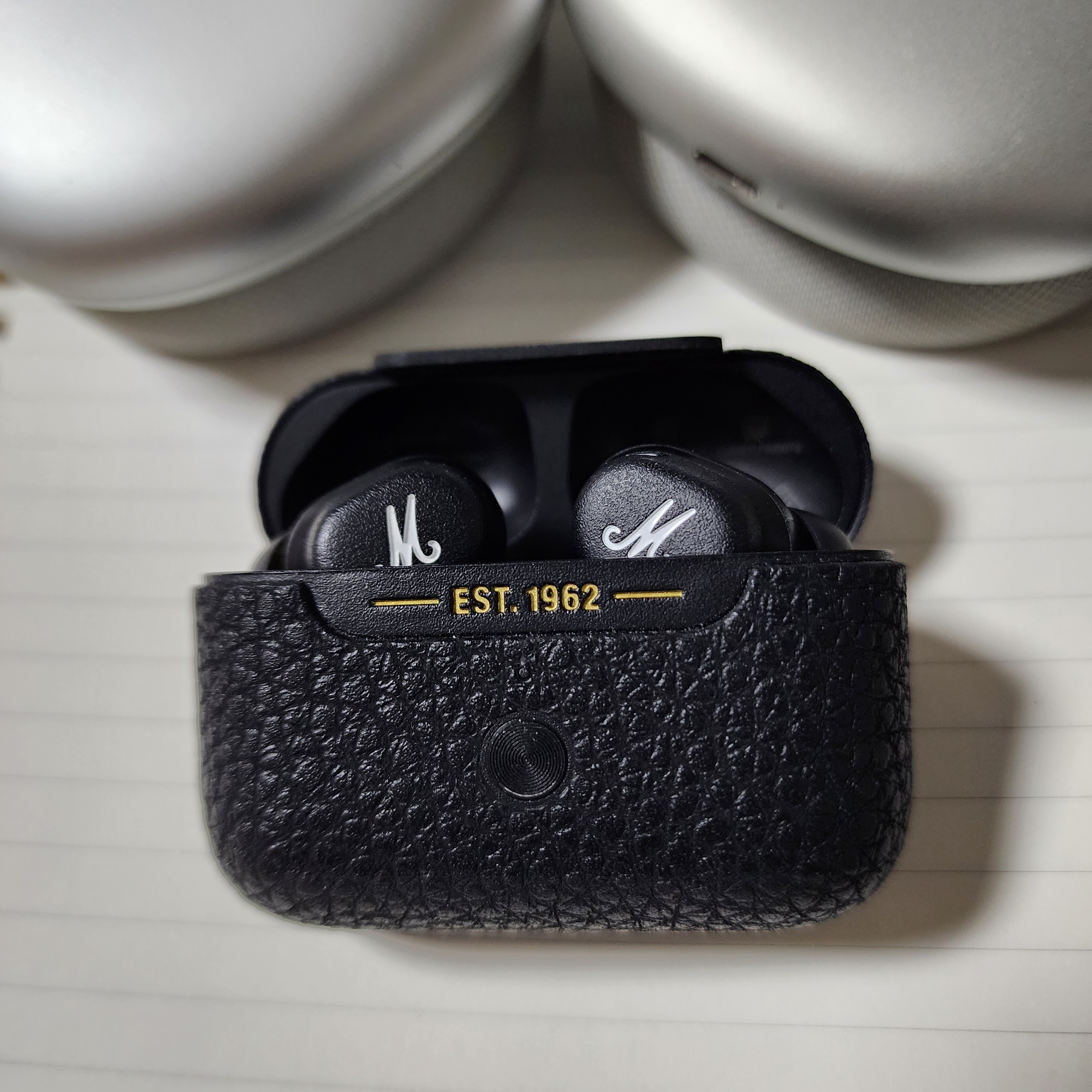 Marshall Motif A.N.C Black (Korean Ver.), Apple AirPods Max Lightning Silver (Korean Ver.) 착용 스타일