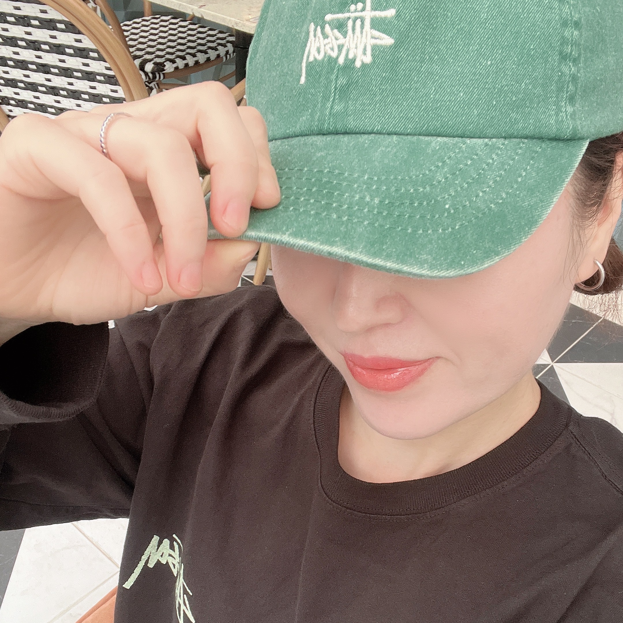 Stussy Washed Stock Low Pro Cap Green, Stussy Skate Posse Pigment Dyed LS T-Shirt Black 착용 스타일