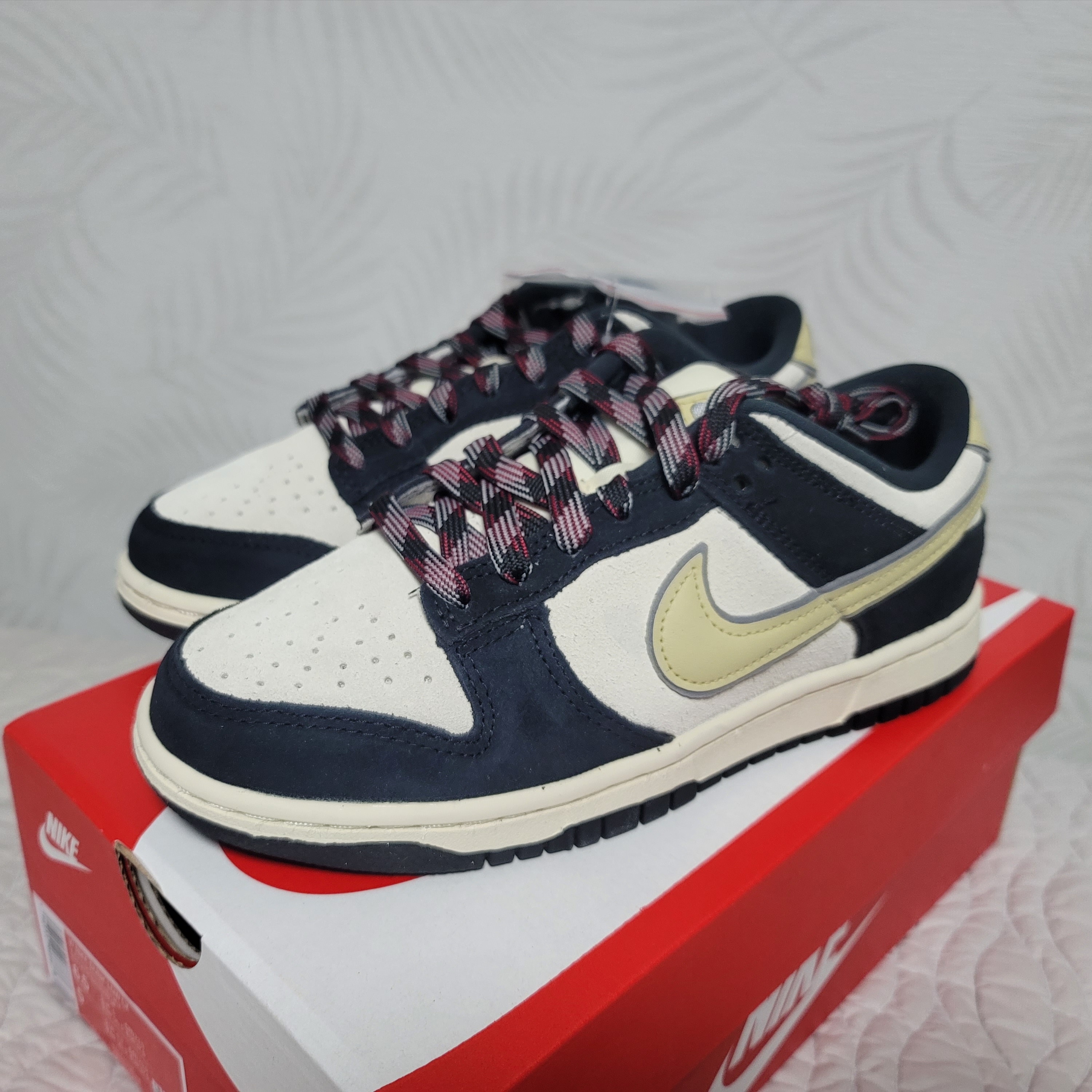 (W) Nike Dunk Low LX Black Suede 착용 스타일 - 1