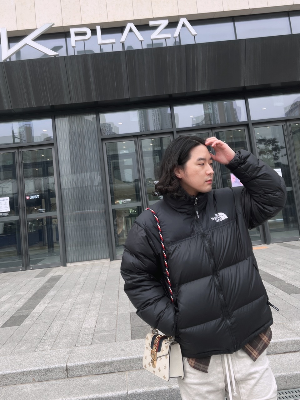 The North Face 1996 Eco Nuptse Jacket Black, Jordan 1 x Travis Scott x Fragment Retro Low OG SP Military Blue 착용 스타일 - 1