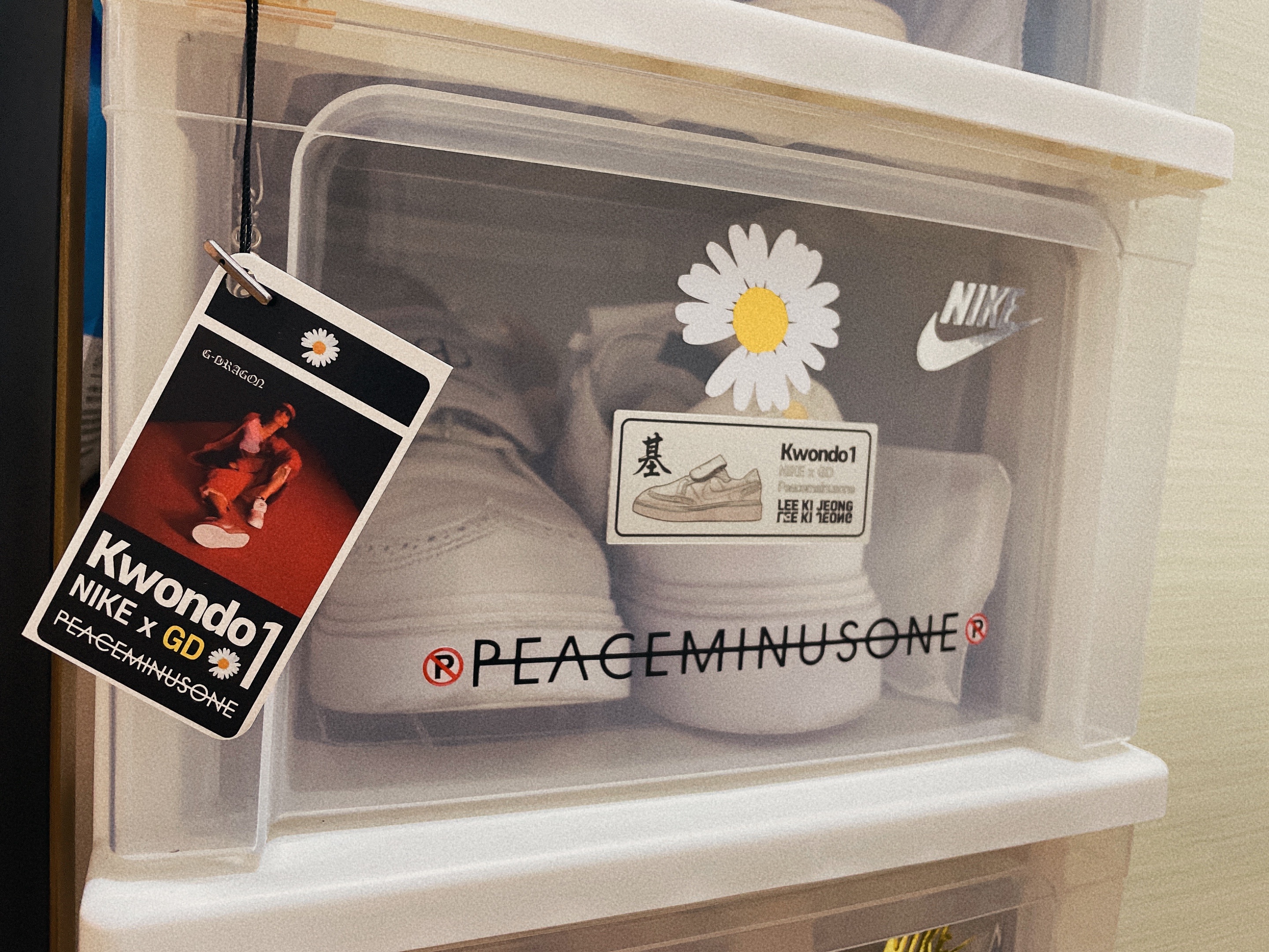 Jordan 1 x Travis Scott Retro Low OG SP Mocha, Nike x Peaceminusone Kwondo1 White 착용 스타일 - 2