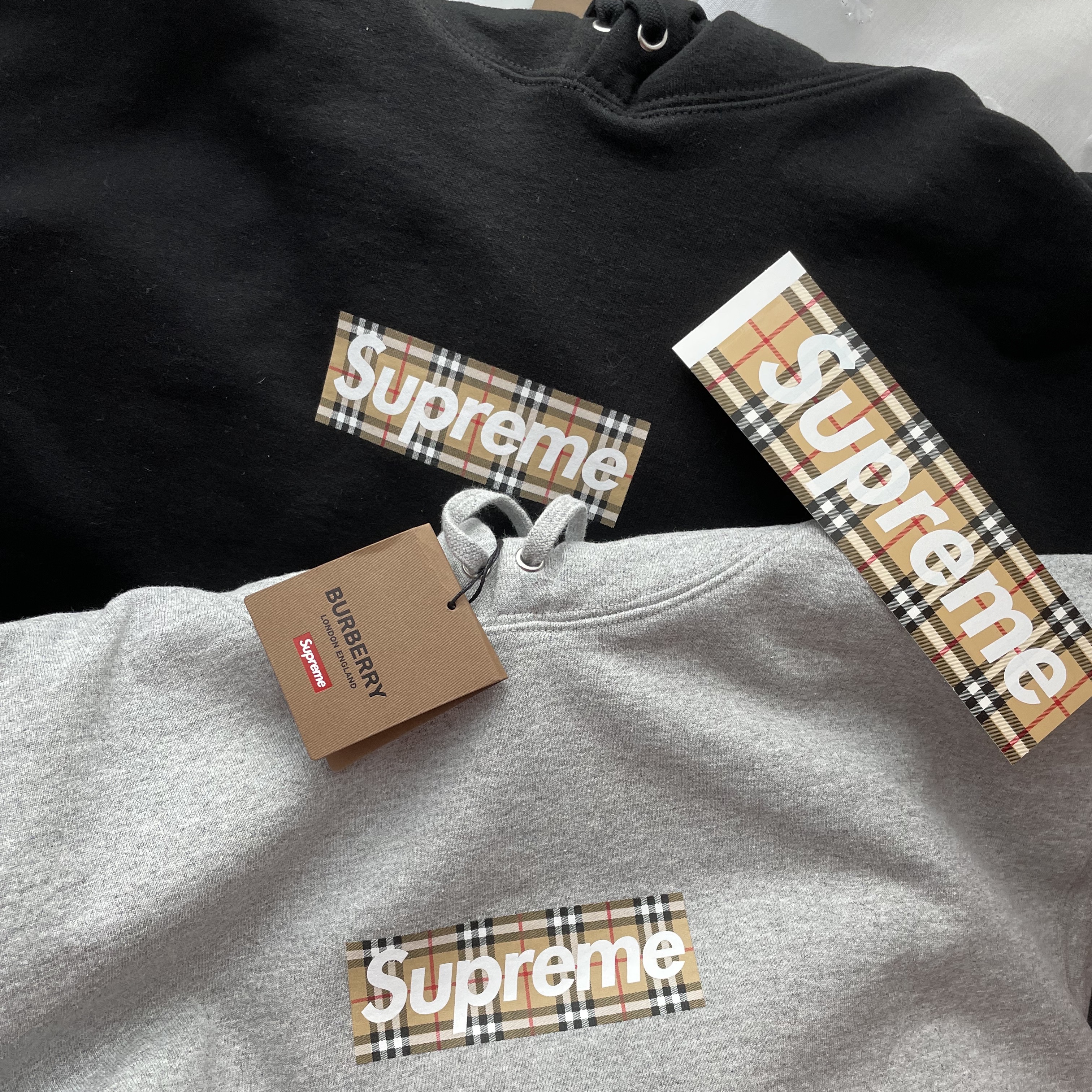 Supreme x Burberry Box Logo Hooded Sweatshirt Heather Grey - 22SS, Supreme x Burberry Box Logo Hooded Sweatshirt Black - 22SS 착용 스타일