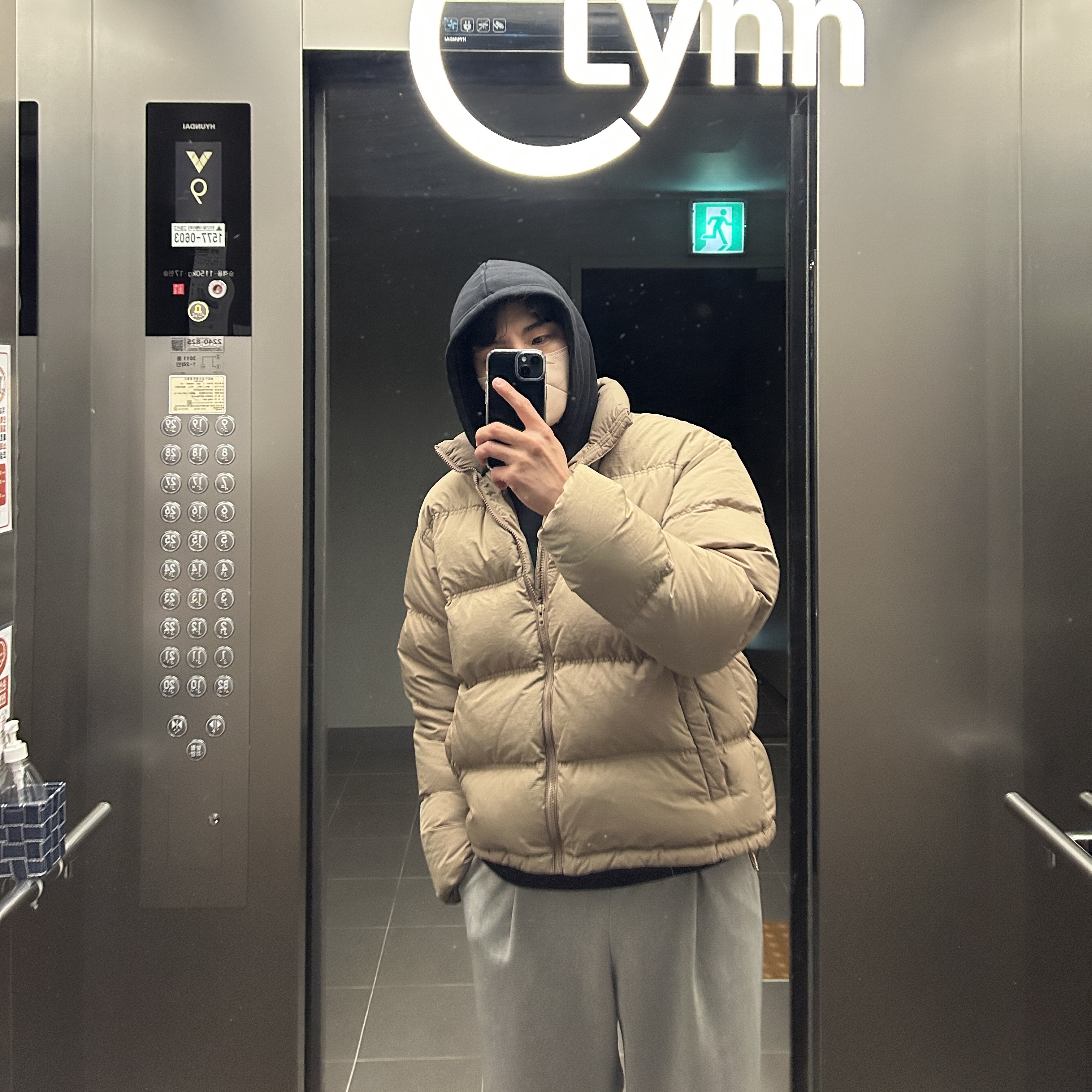 Wooyoungmi Flower Print Back Logo Hoodie Black - 22SS, Apple iPhone 14 256GB Midnight (Korean Ver.) 착용 스타일 - 1