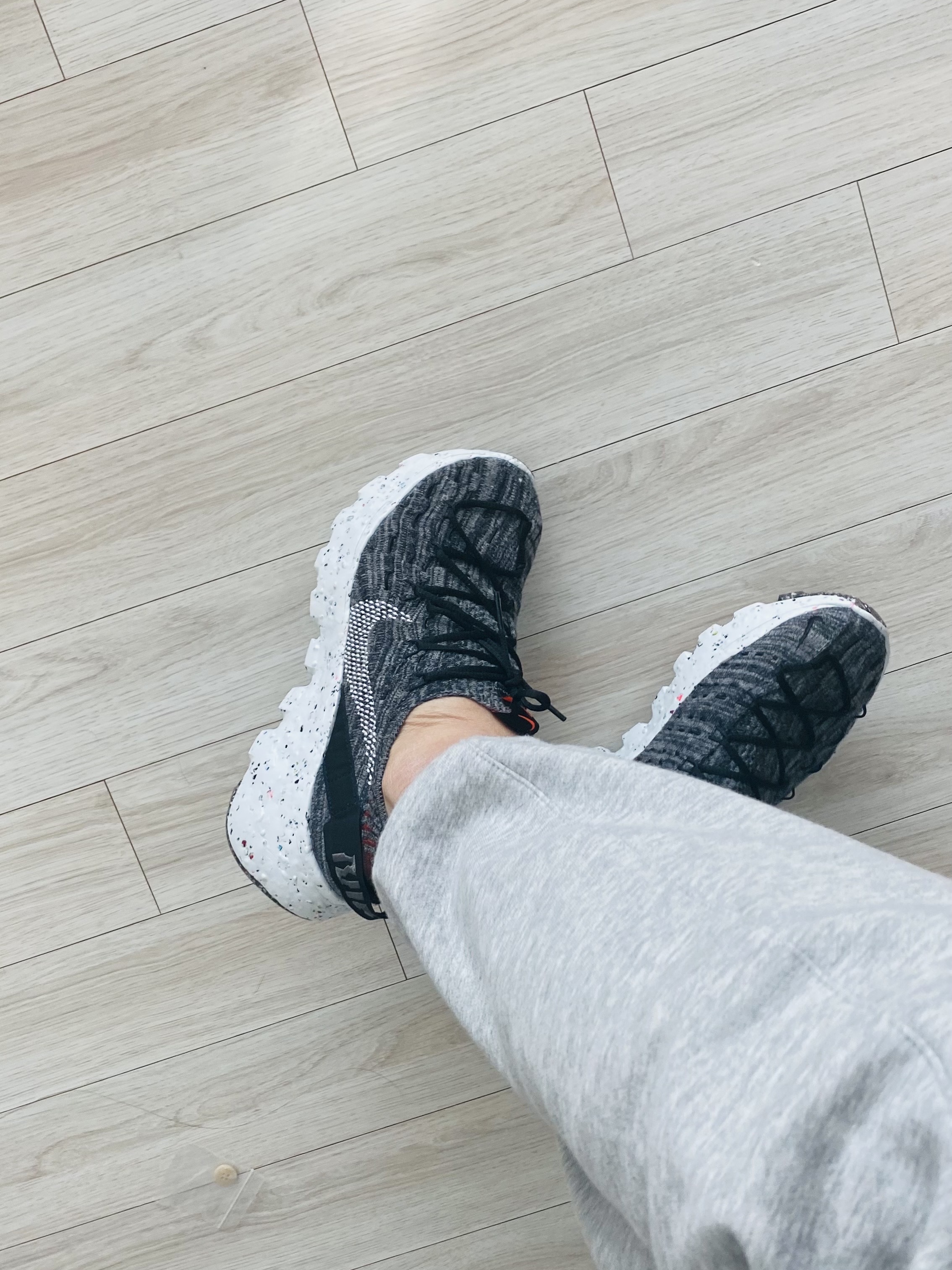 Nike Space Hippie 04 Iron Grey 착용 스타일 - 1