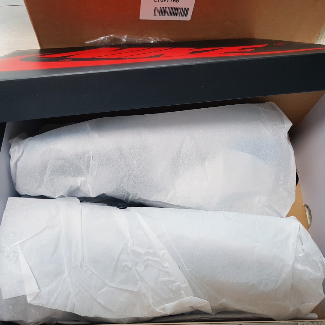 Jordan 1 Retro Low OG Black and Dark Powder Blue 착용 스타일 - 1