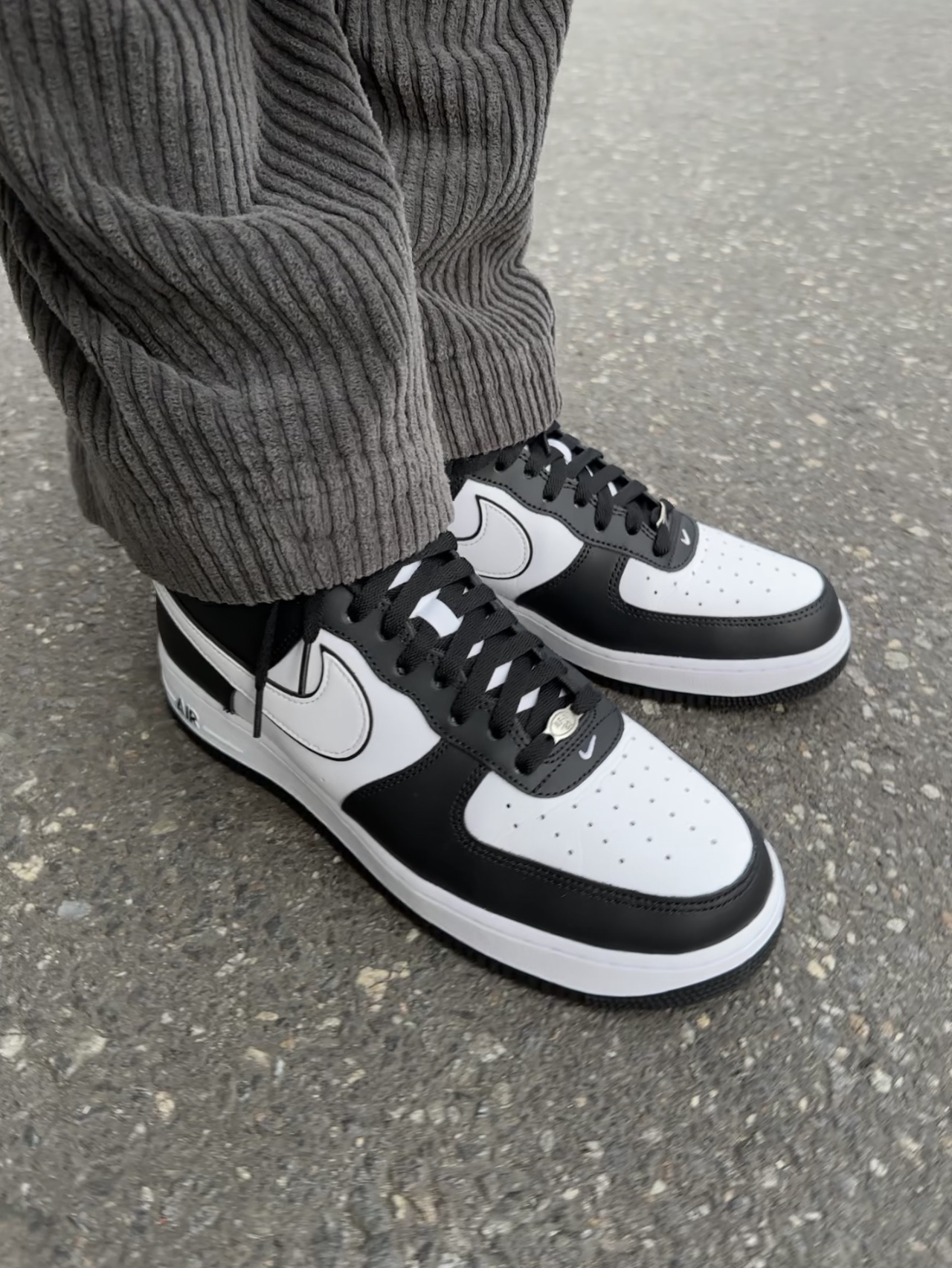 Nike Air Force 1 '07 Black White 착용 스타일 - 1