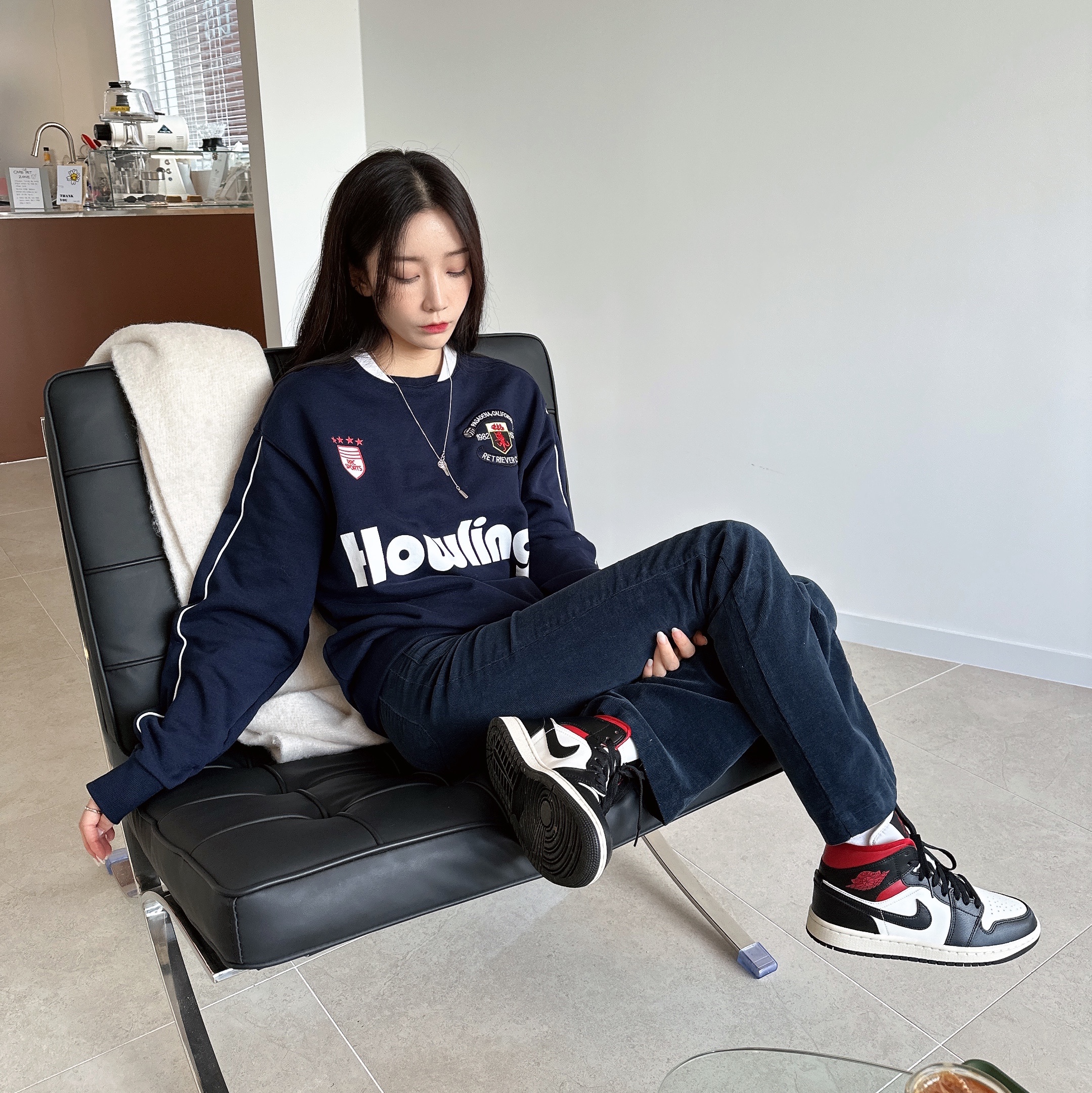 (W) Jordan 1 Mid Black Gym Red 착용 스타일