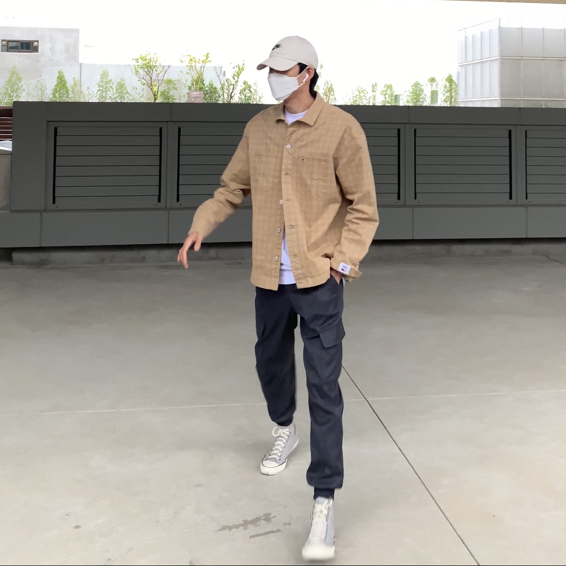Nike Heritage 86 Futura Washed Cap Light Bone 착용 스타일