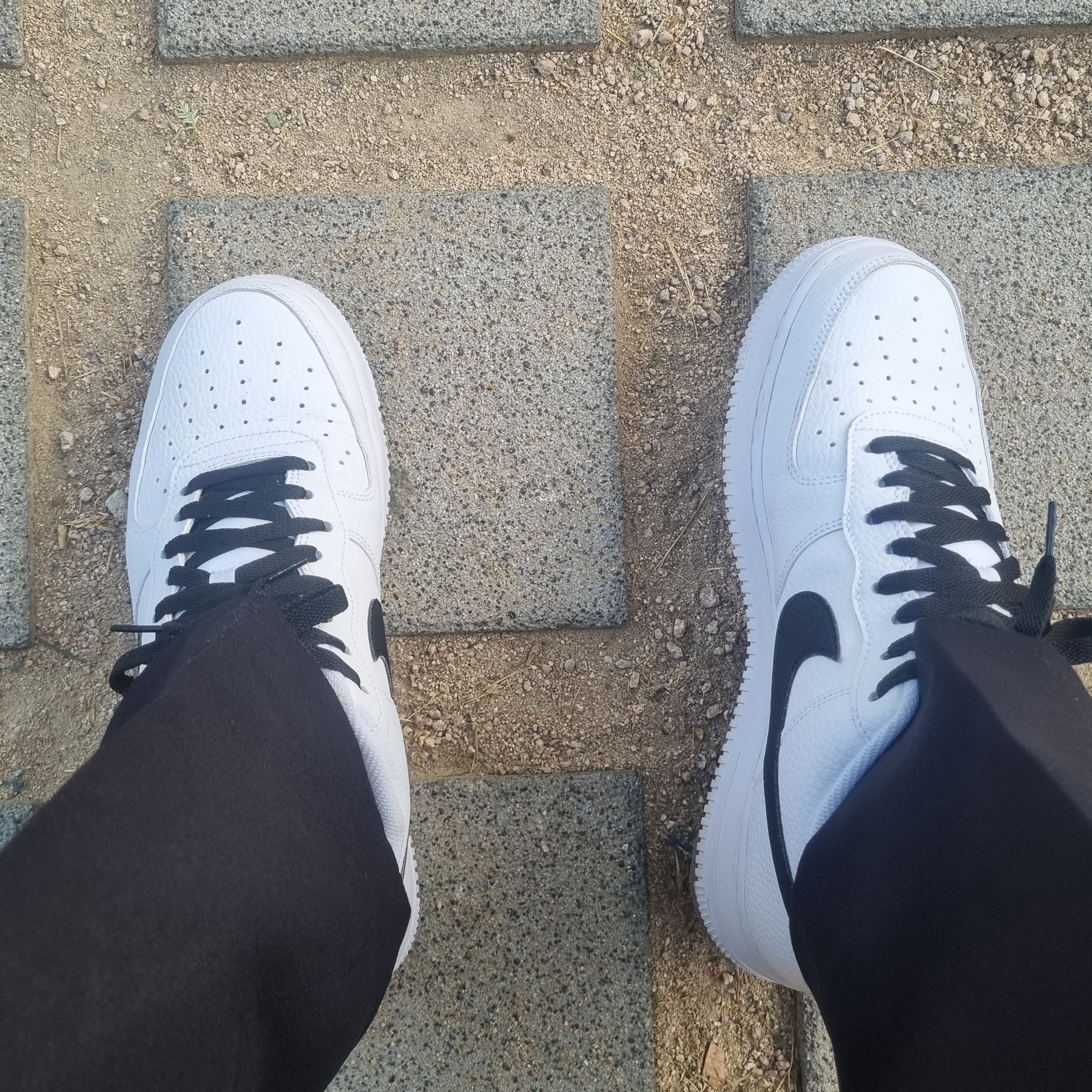 Nike Air Force 1 '07 White Black 착용 스타일 - 4