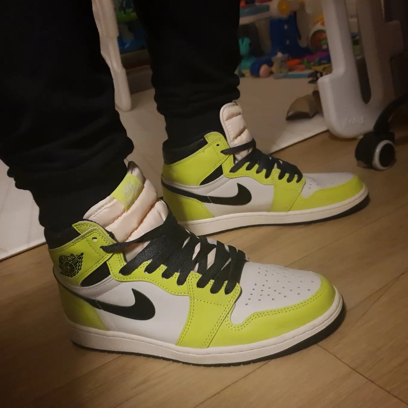 Jordan 1 Retro High OG Volt 착용 스타일 - 2