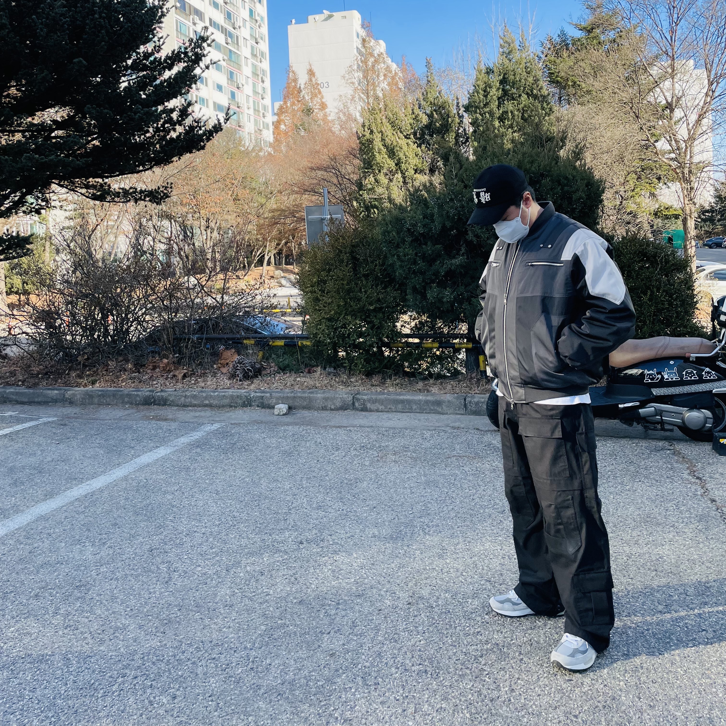 Undermycar Wani Kame Multi Block Pocket Turtle Bomber Driftwood - 22FW 착용 스타일 - 1