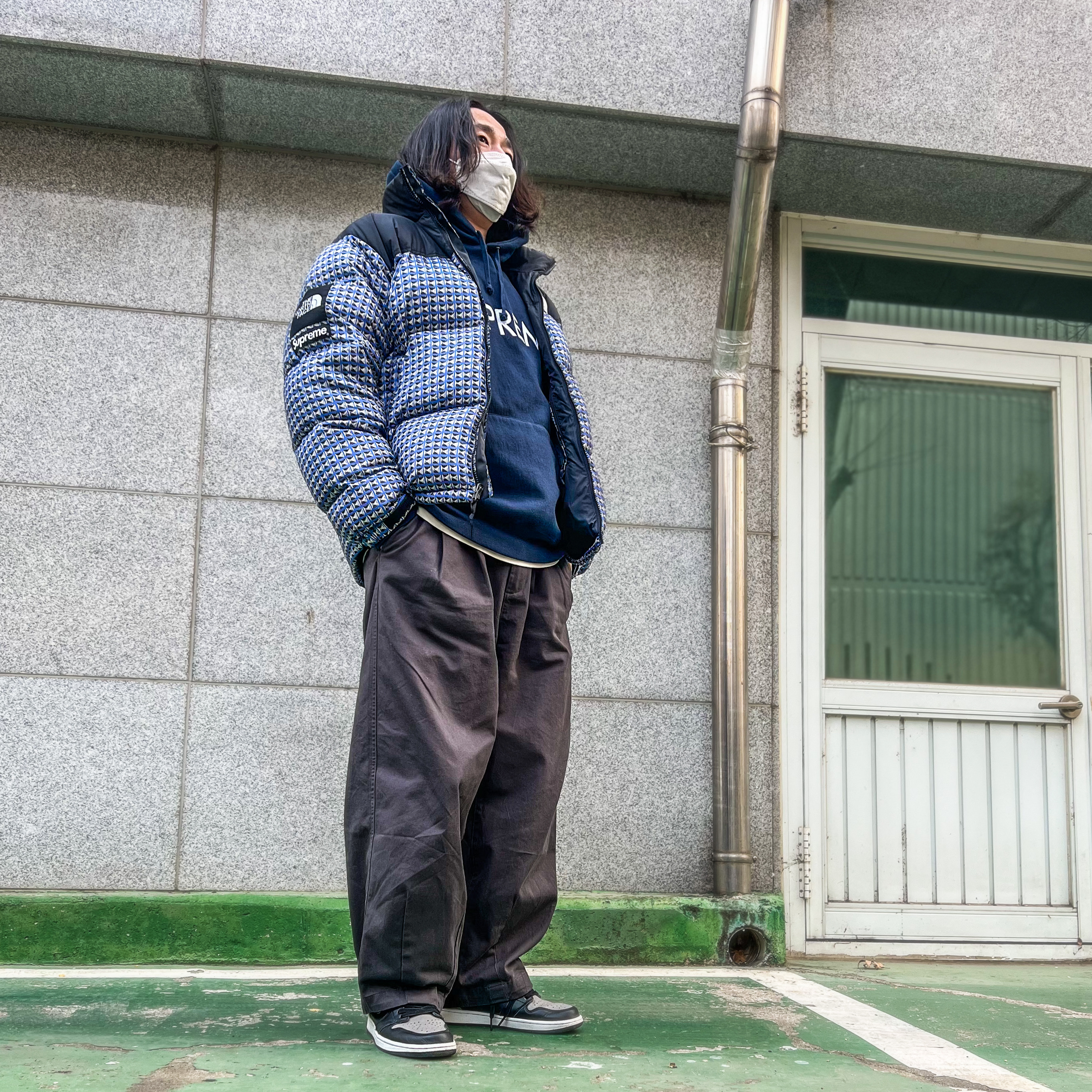 Supreme x The North Face Studded Nuptse Jacket Royal - 21SS, Supreme Capital Hooded Sweatshirt Navy - 22FW 착용 스타일