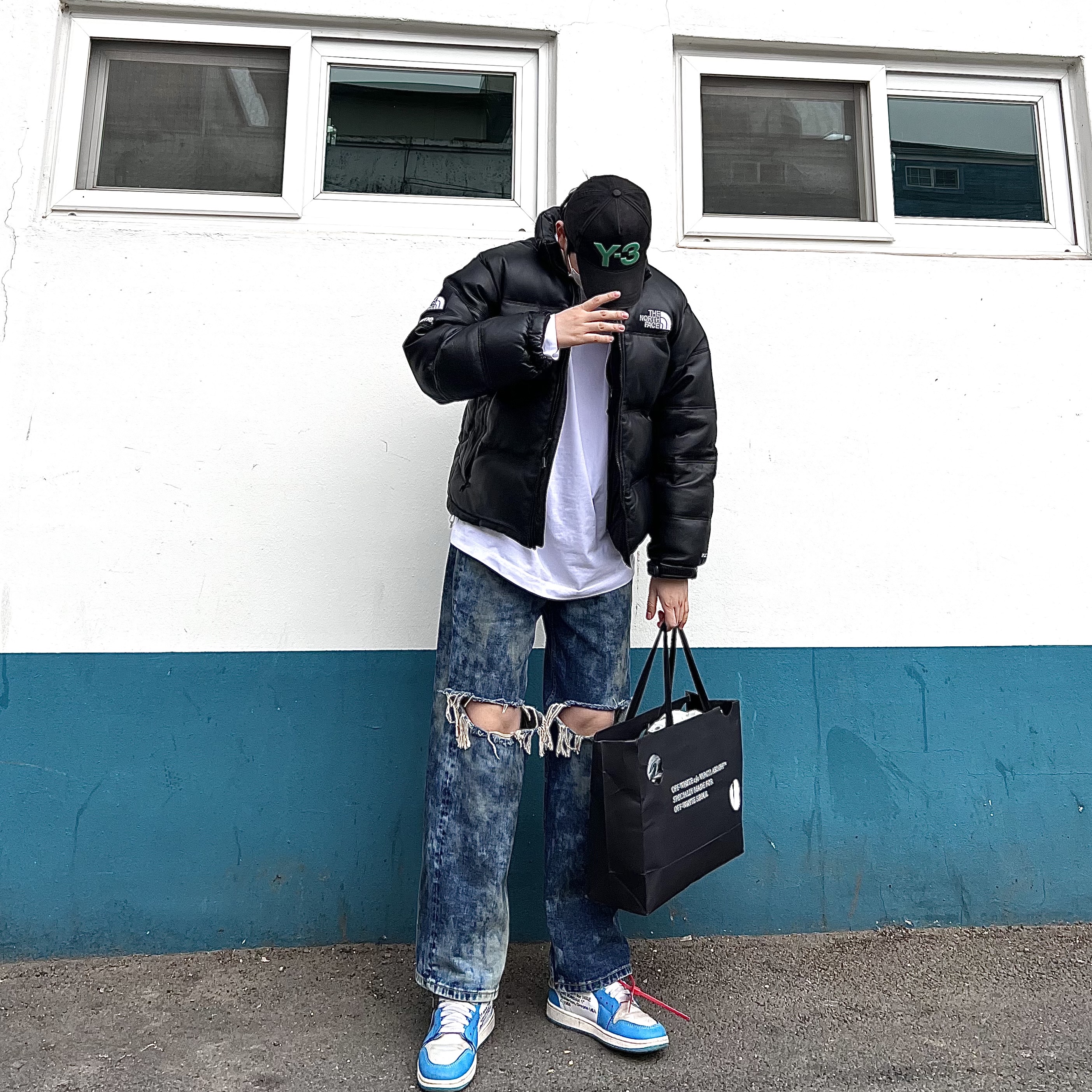 Supreme x The North Face Leather Nuptse Jacket Black - 17FW, Jordan 1 x Off-White Retro High University Blue 착용 스타일 - 1