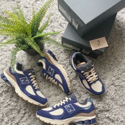 New Balance 2002R Deep Ocean Grey Slate, New Balance 2002R Light Cream Purple 착용 스타일 - 3