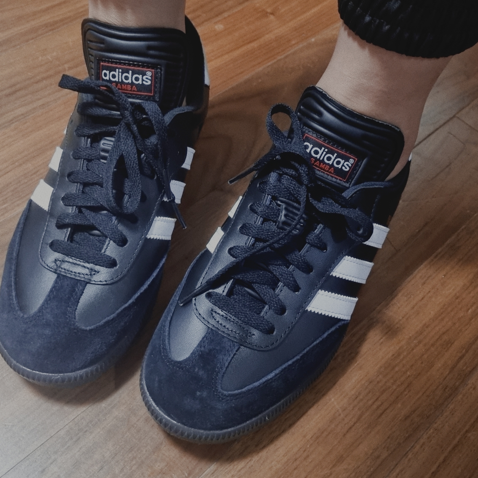 Adidas Samba Classic Core Black 착용 스타일 - 1