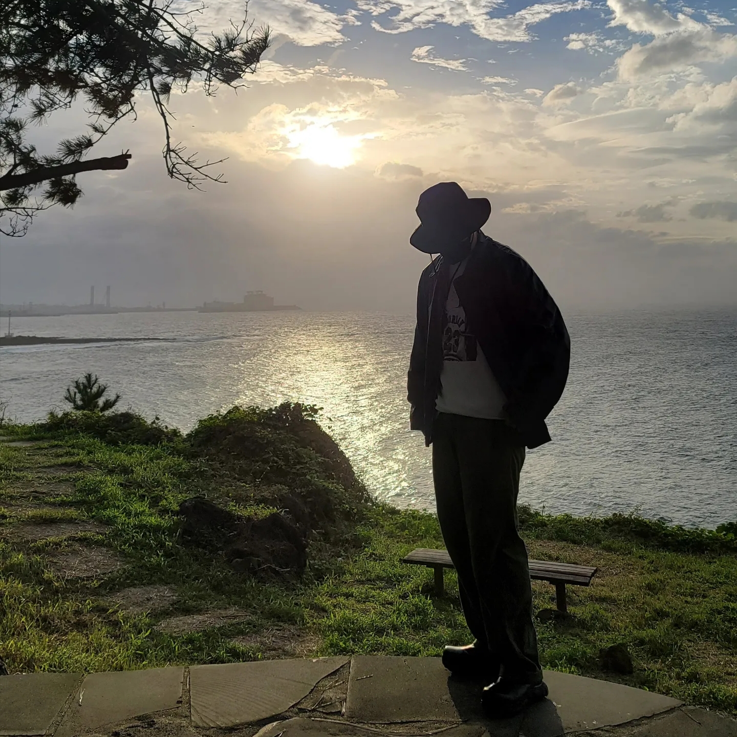 Nike NRG ACG Bucket Black, Jordan x Travis Scott x Fragment T-Shirt Sail (DJ0619-133) 착용 스타일 - 1