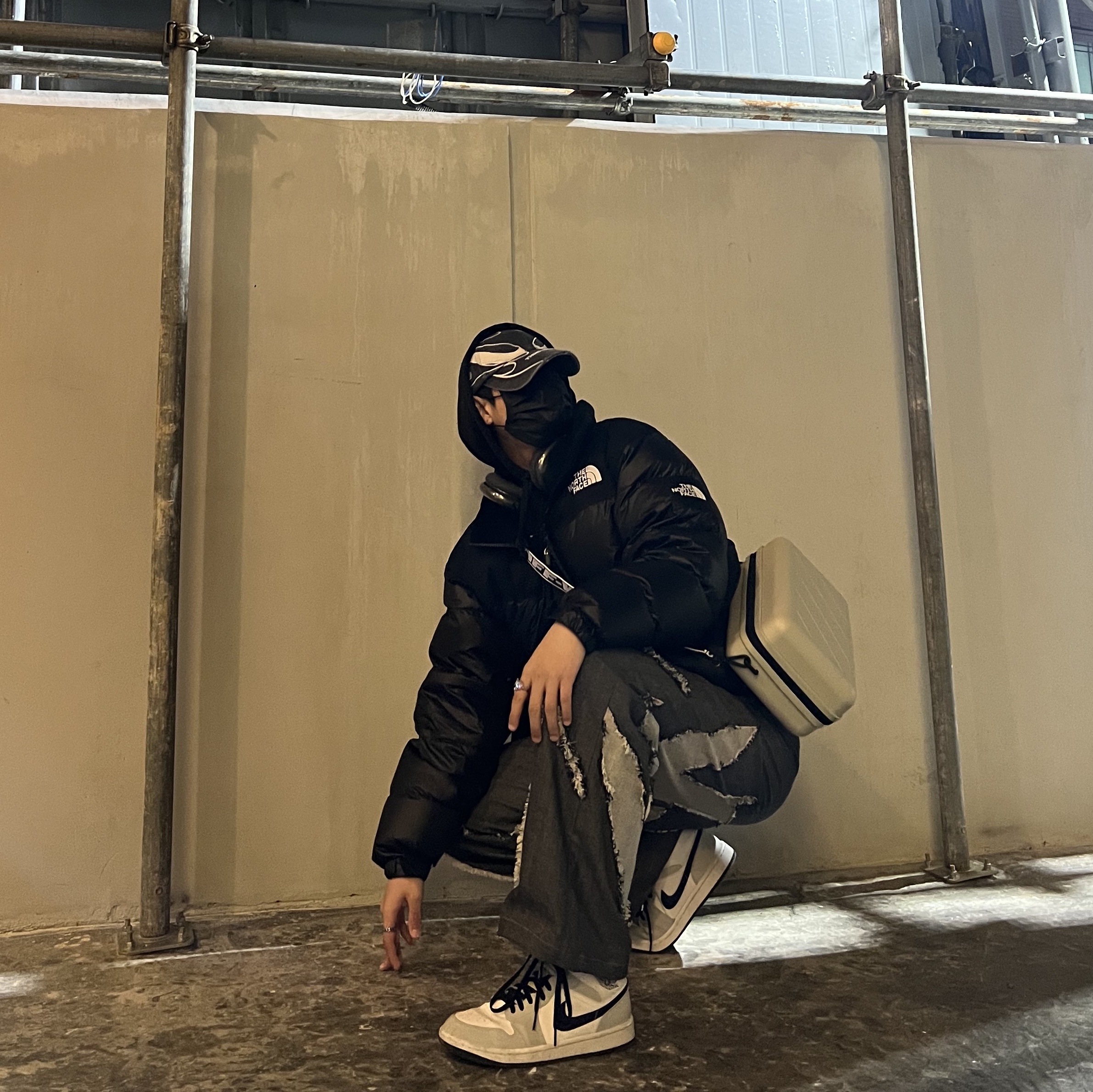 Off-White x Amore Pacific Protection Box (Without Cosmetics), Stussy Basic Stussy Hoodie Black 2022 착용 스타일