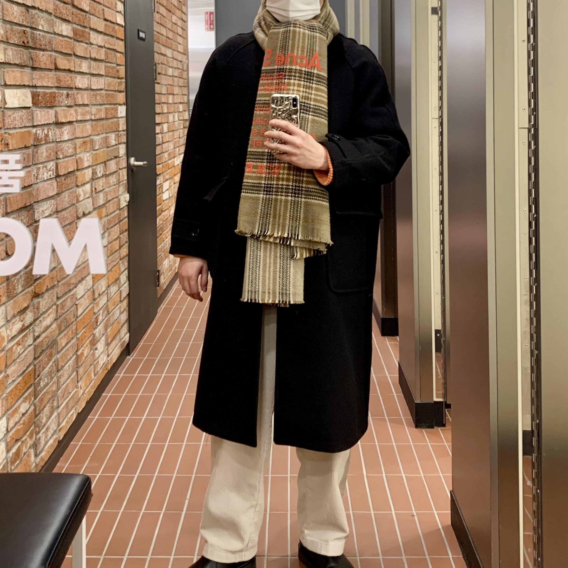 Acne Studios Tartan Check Muffler Beige Brown 착용 스타일