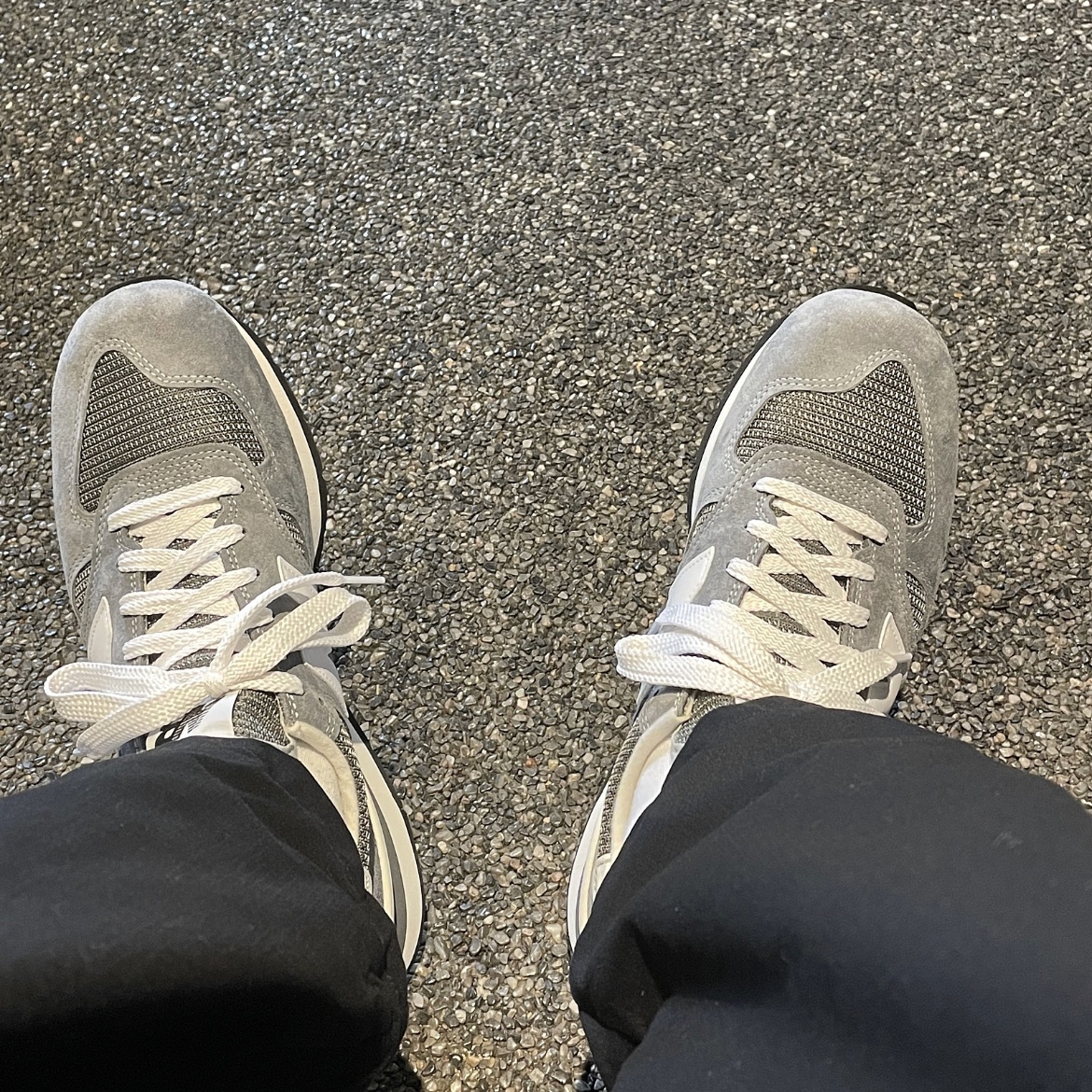 New Balance 990v1 Made in USA Grey White 착용 스타일