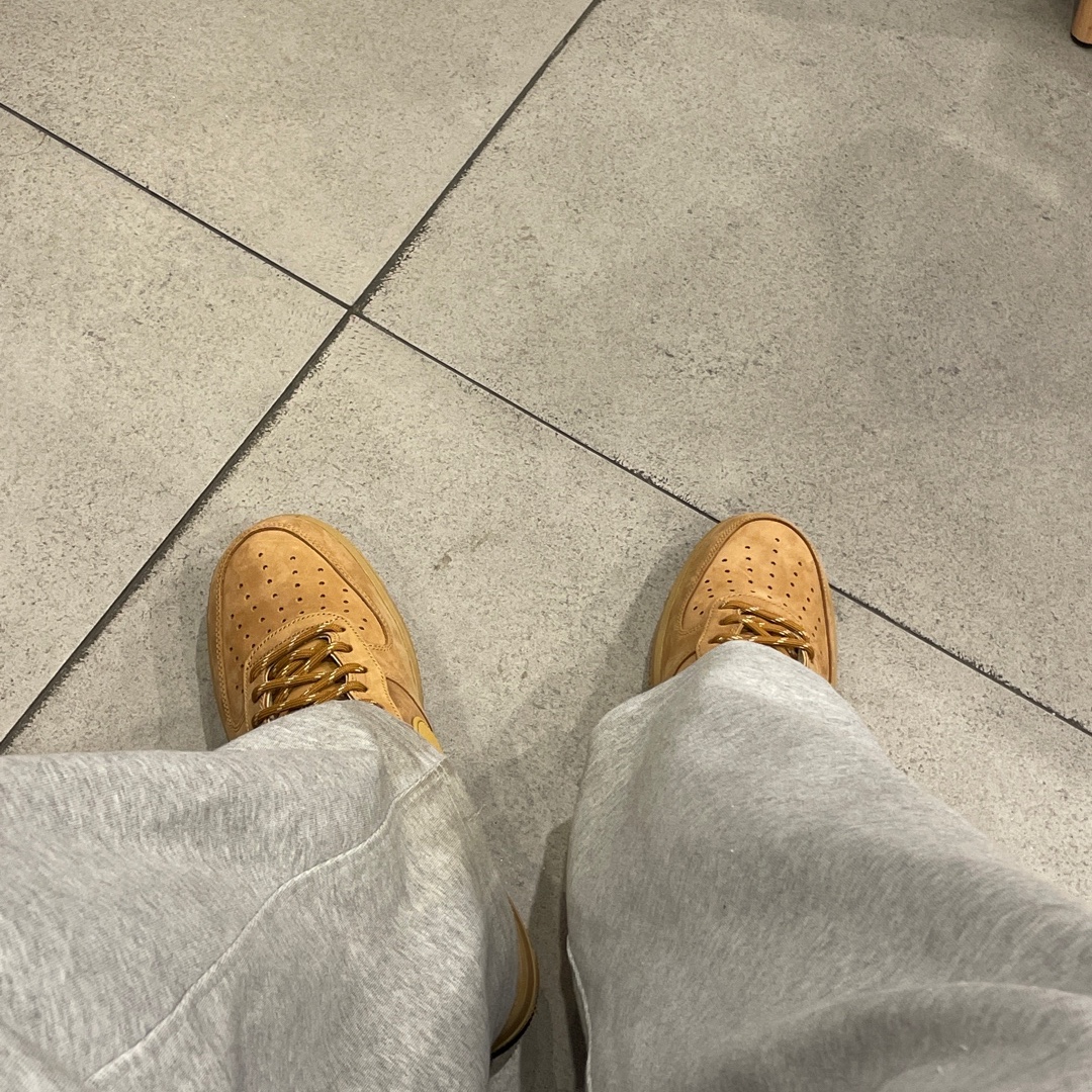 Nike Air Force 1 '07 WB Flax 착용 스타일