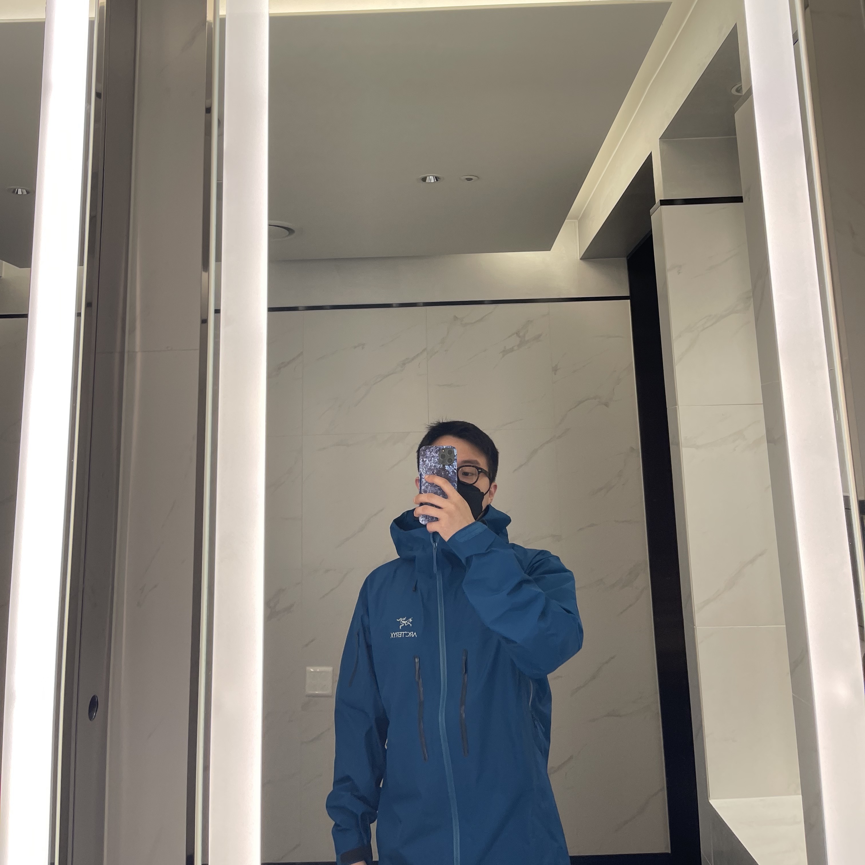 Arc'teryx Alpha SV Jacket 24K Black 착용 스타일