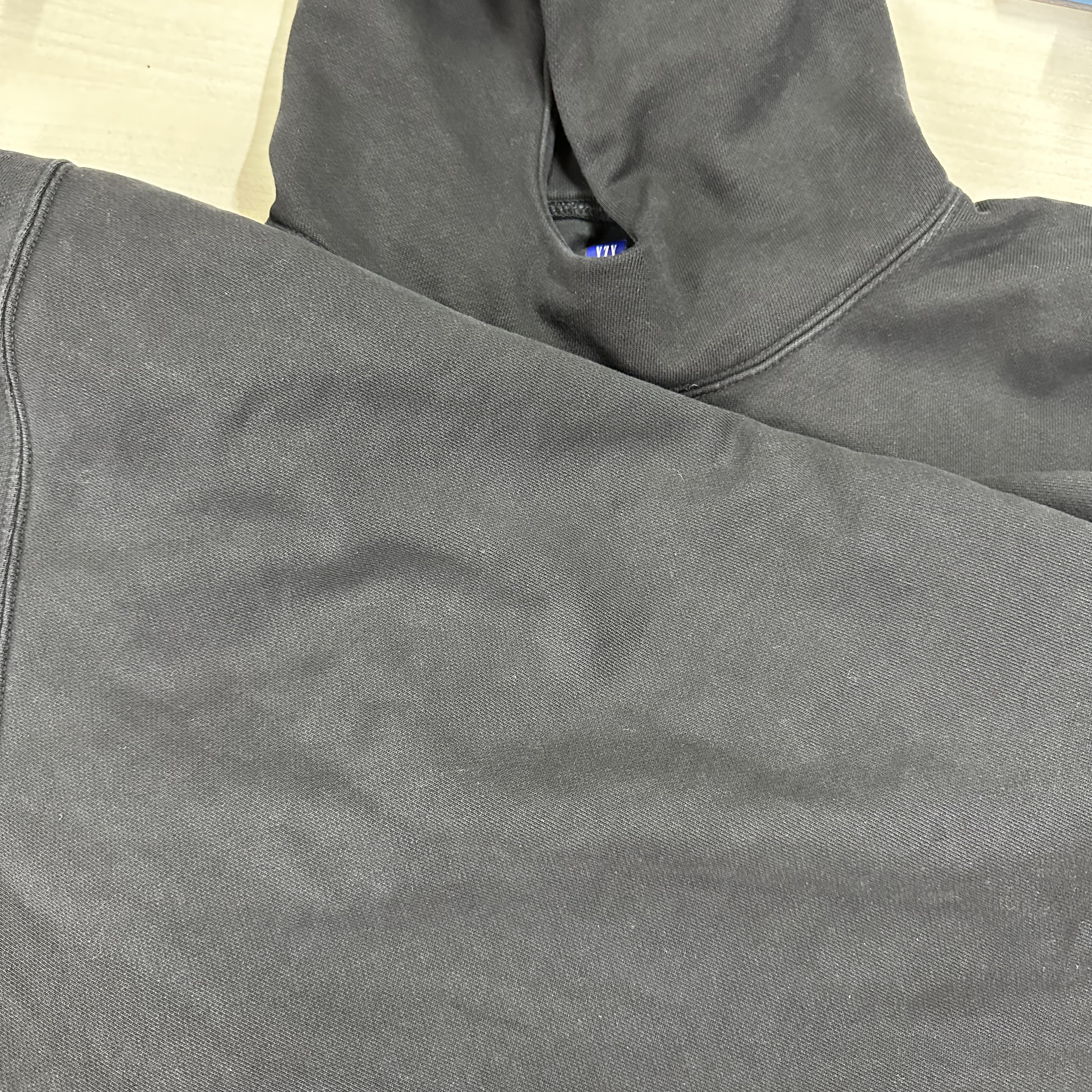 Yeezy Gap Engineered By Balenciaga Dove Hoodie Washed Black 착용 스타일