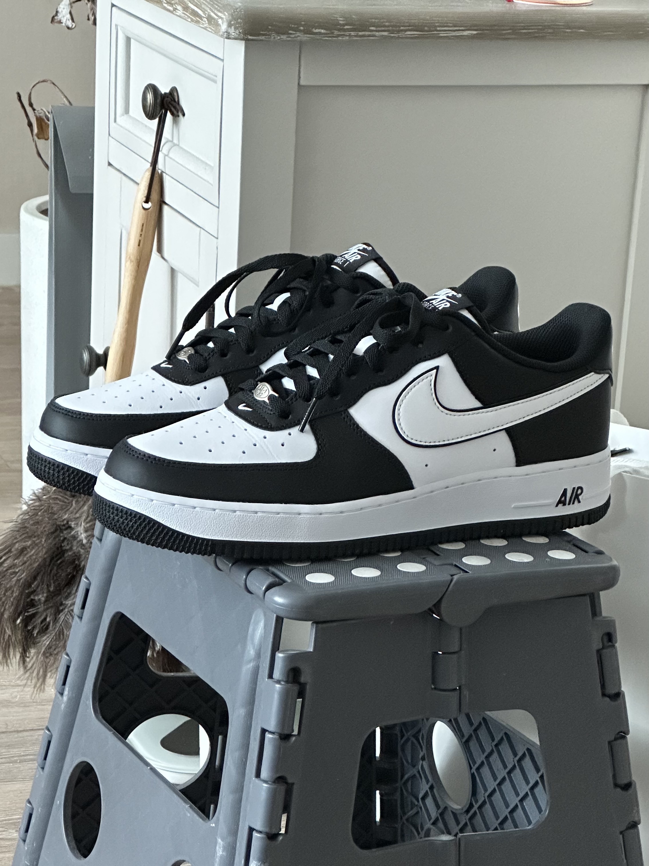 Nike Air Force 1 '07 Black White 착용 스타일 - 2