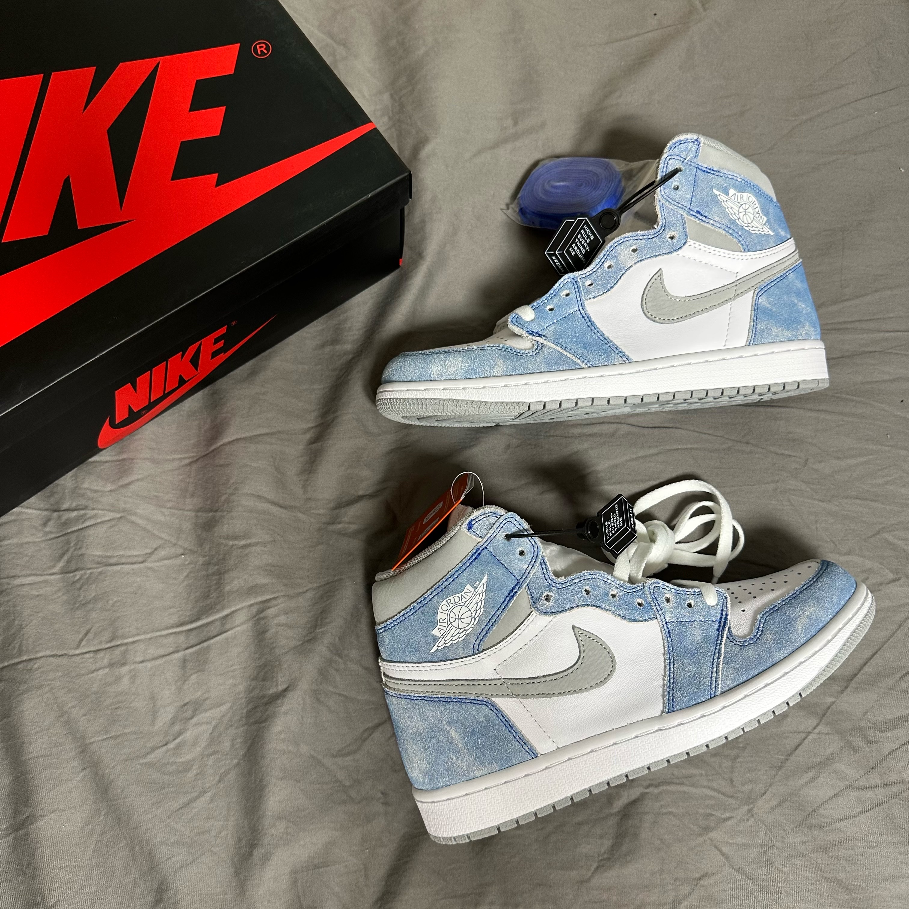 Jordan 1 Retro High OG Hyper Royal 착용 스타일
