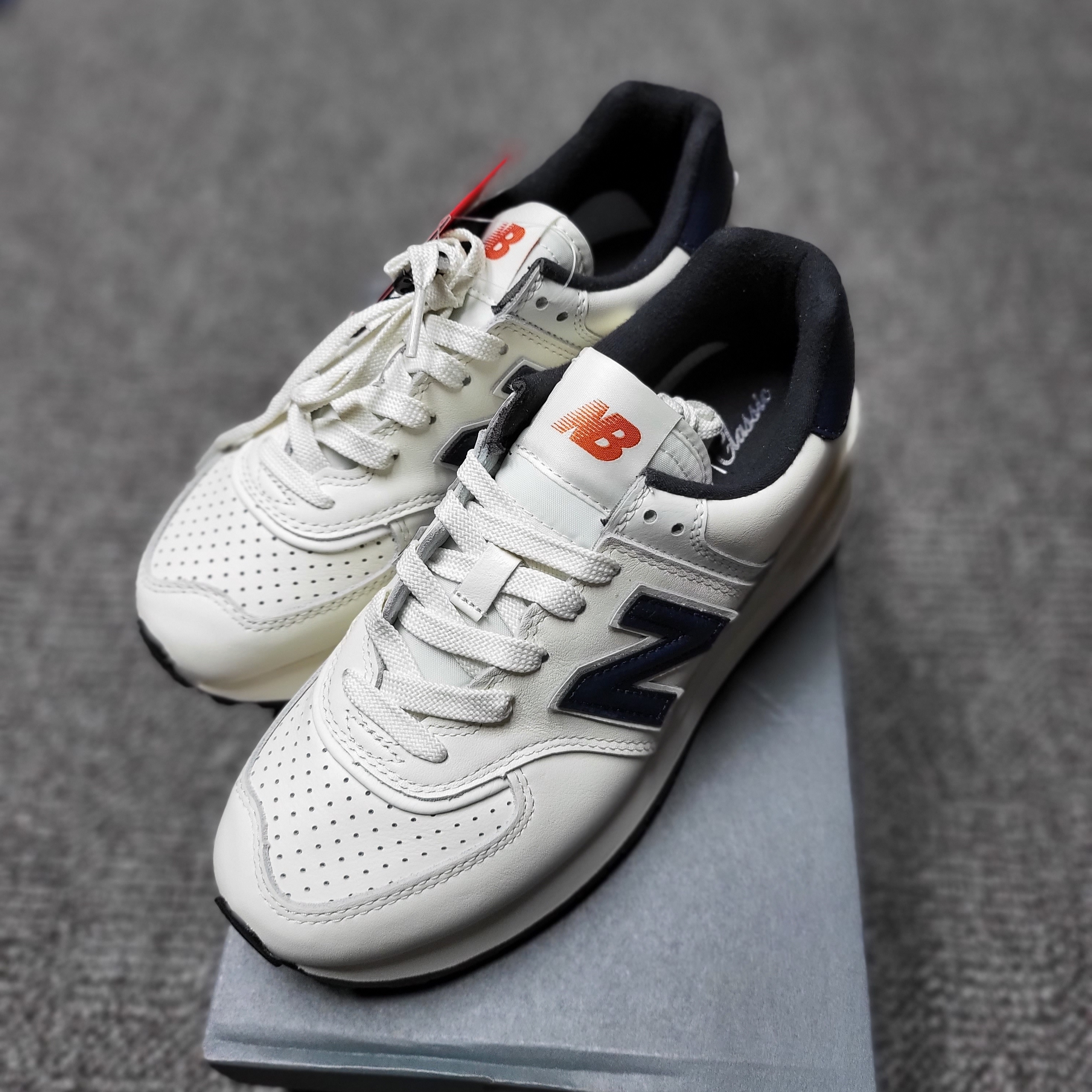 New Balance 574 Legacy Angora Outerspace 착용 스타일 - 1