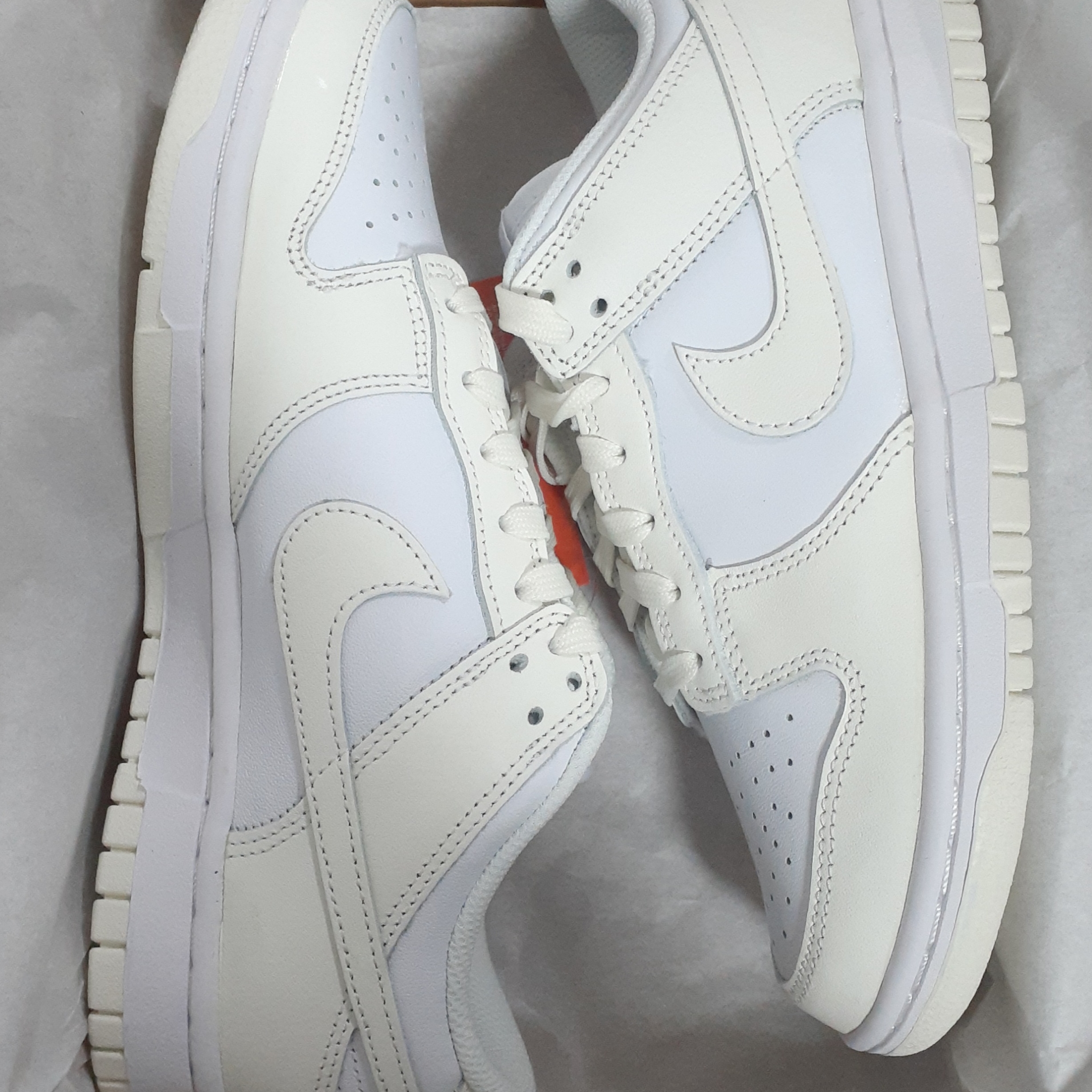 (W) Nike Dunk Low White and Sail 착용 스타일 - 2