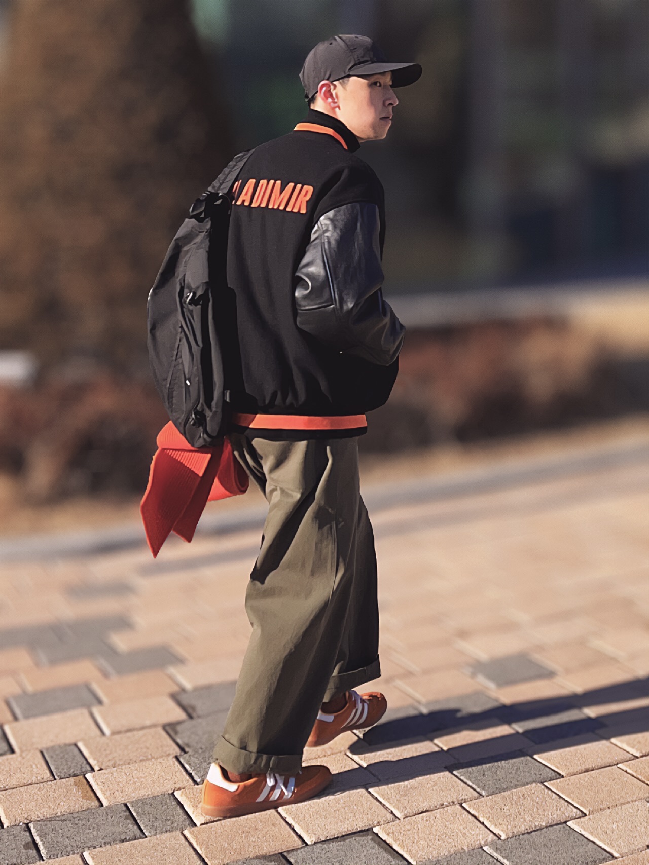Adidas Samba OG Orange Rush 착용 스타일 - 2