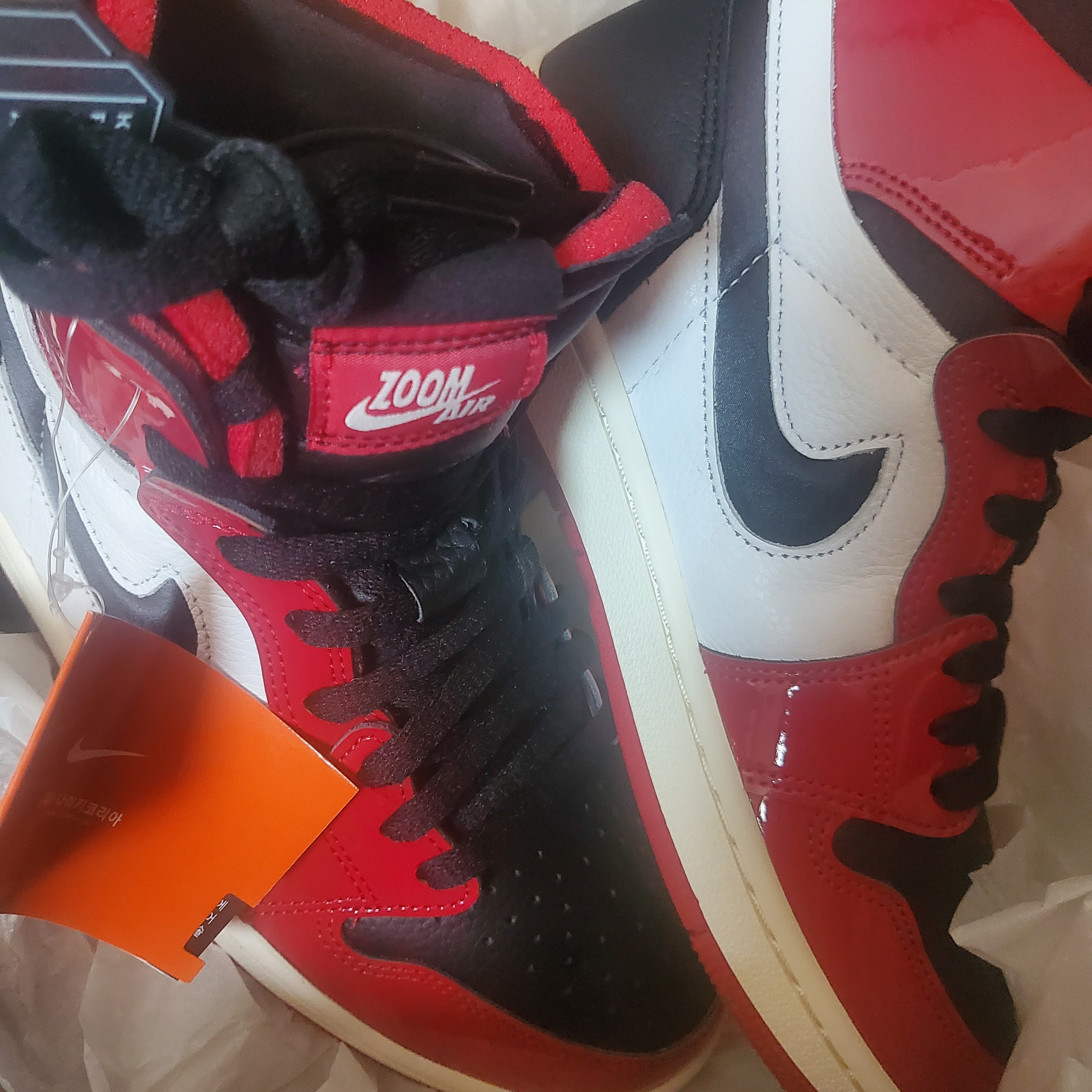 (W) Jordan 1 Zoom Air CMFT Gym Red Black 착용 스타일 - 1