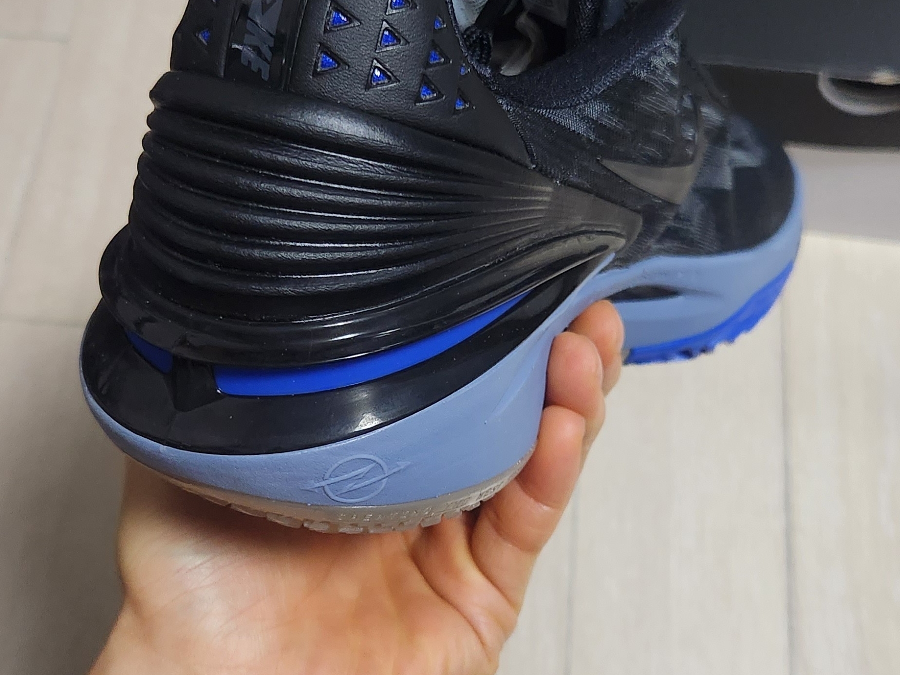Nike Air Zoom GT Cut 2 Black Racer Blue 착용 스타일 - 2