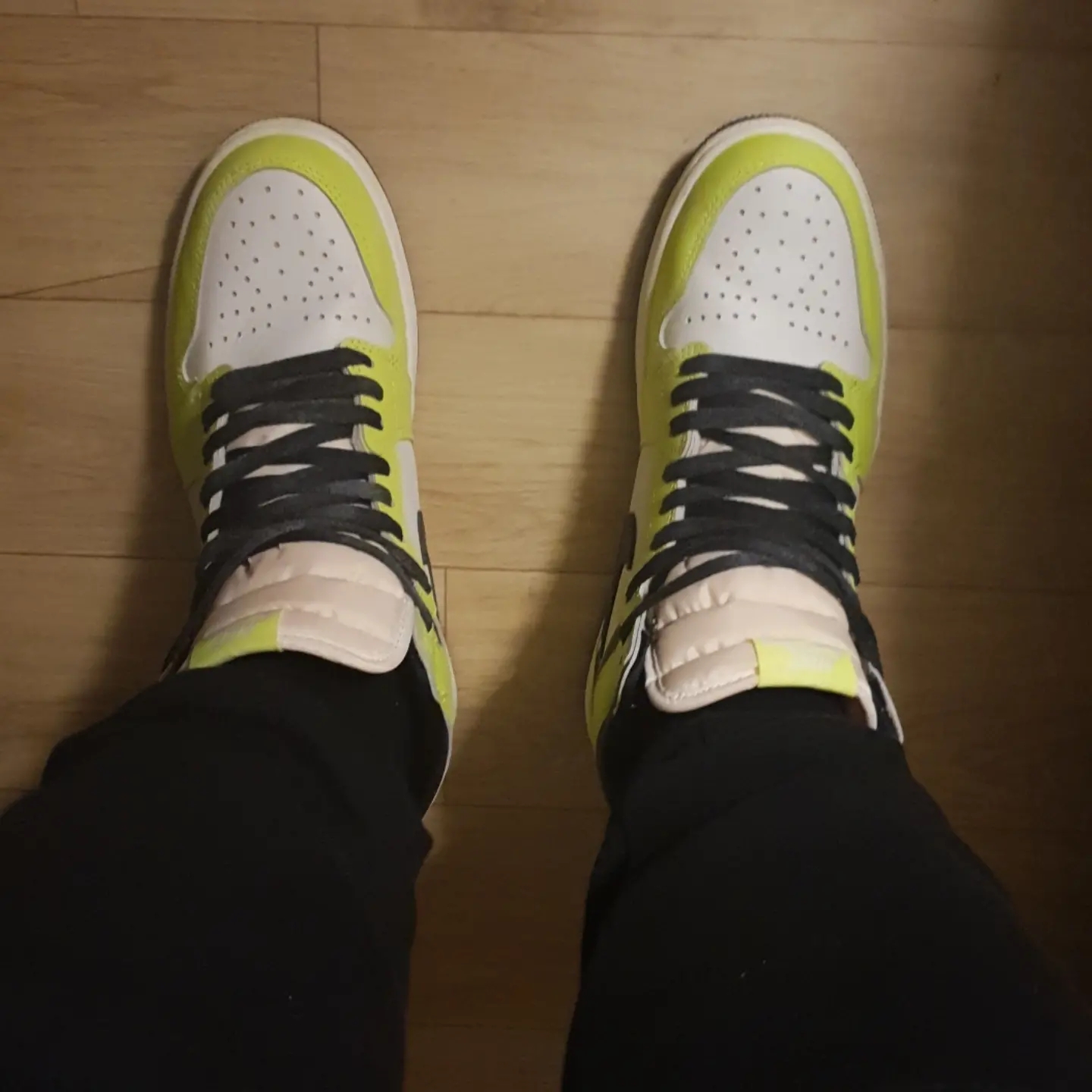 Jordan 1 Retro High OG Volt 착용 스타일 - 5