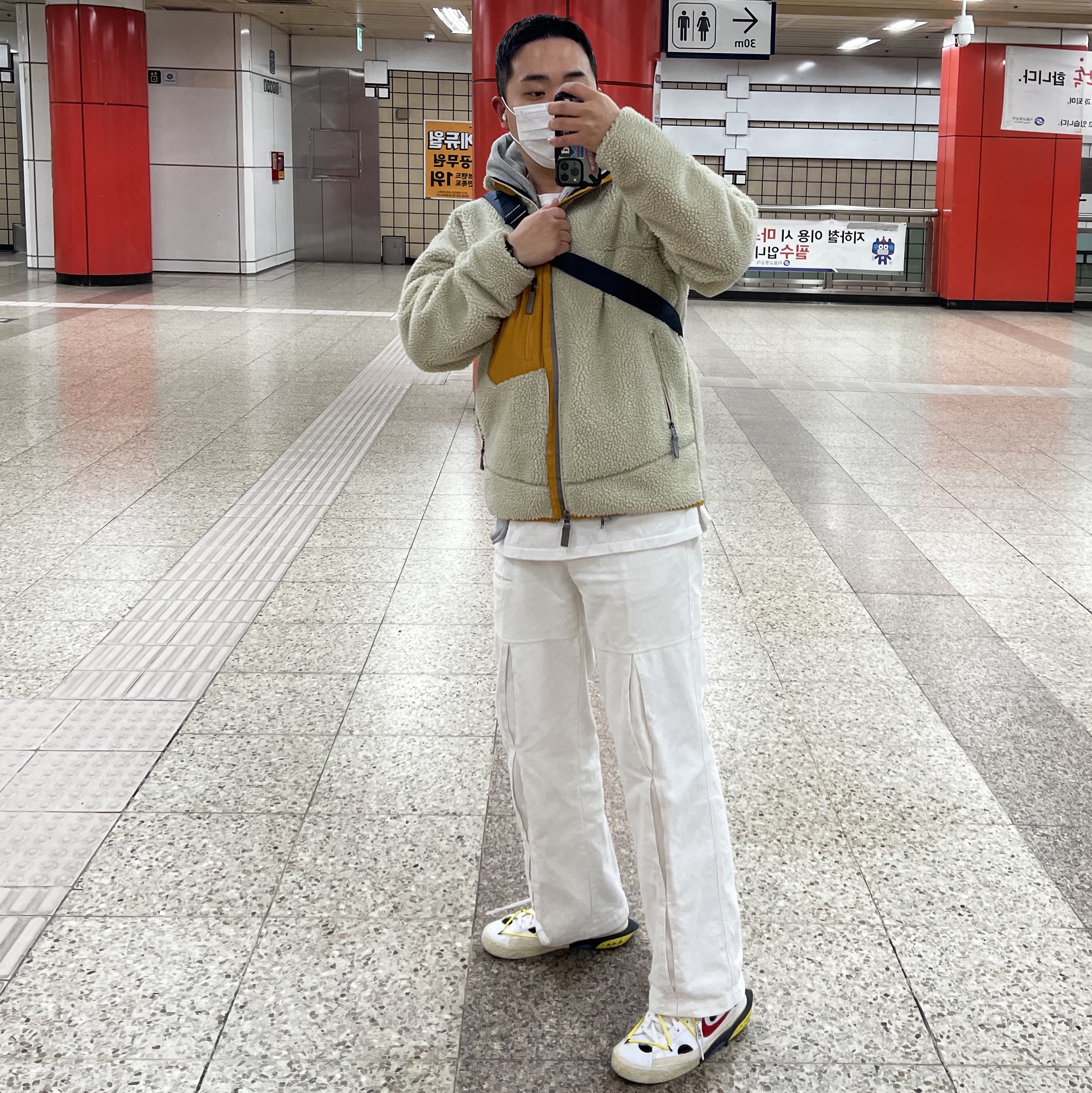 Nike x Off-White Blazer Low '77 White and University Red, Porter Tanker Shoulder Bag S Iron Blue 착용 스타일